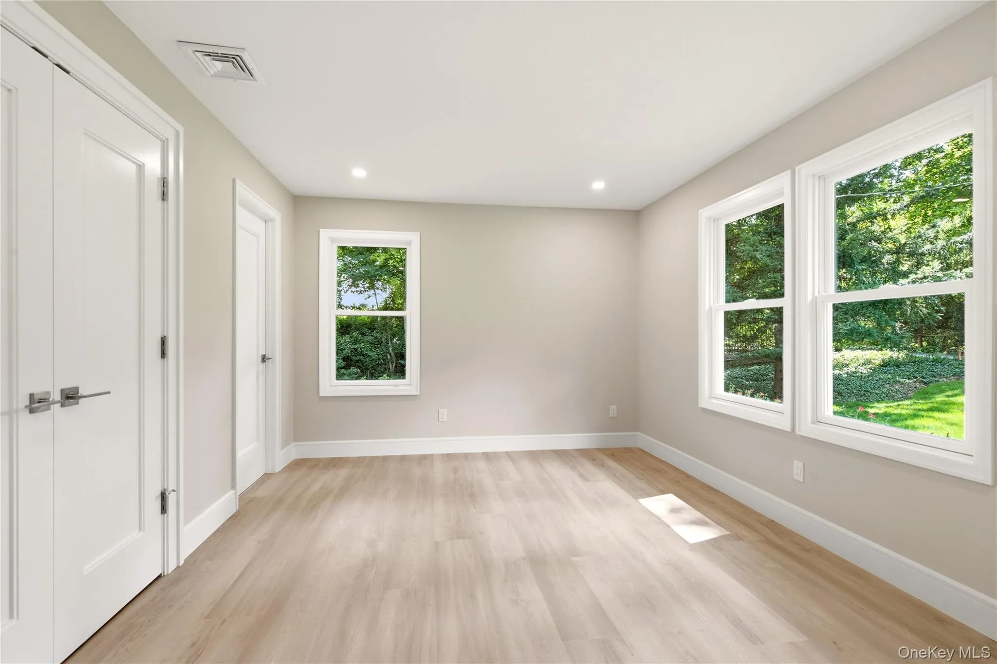 128 Bay Avenue, Huntington, NY, 4 Bedrooms Bedrooms, 8 Rooms Rooms,4 BathroomsBathrooms,Residential,For Rent,Bay,0,1034103 128 Bay Avenue, Huntington, NY, 4 Bedrooms Bedrooms, 8 Rooms Rooms,4 BathroomsBathrooms,Residential,For Rent,Bay,0,1034103