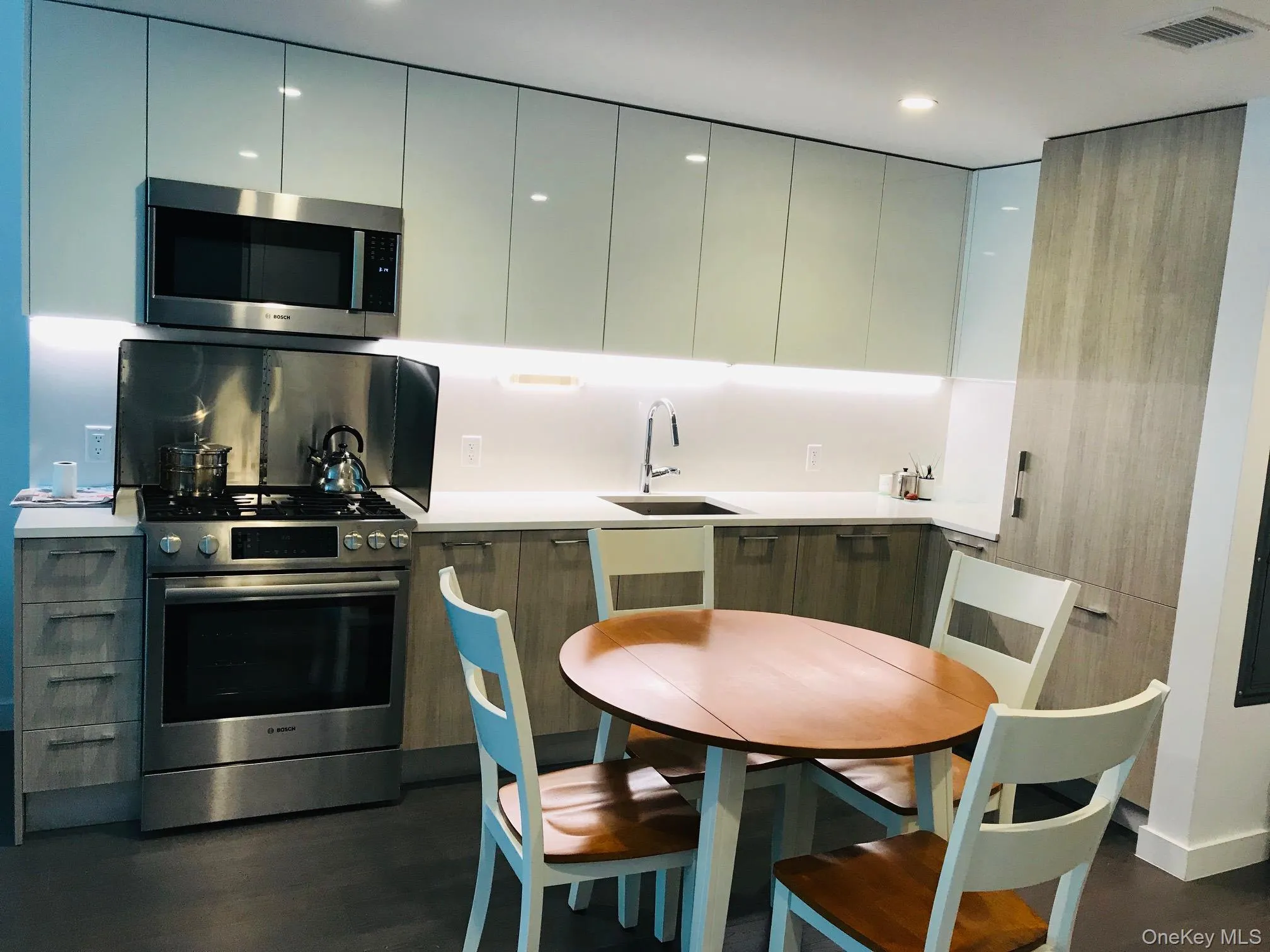 13103 40th Road, New York, NY, 1 Bedroom Bedrooms, 3 Rooms Rooms,1 BathroomBathrooms,Residential,For Rent,40th,0,1034104 13103 40th Road, New York, NY, 1 Bedroom Bedrooms, 3 Rooms Rooms,1 BathroomBathrooms,Residential,For Rent,40th,0,1034104