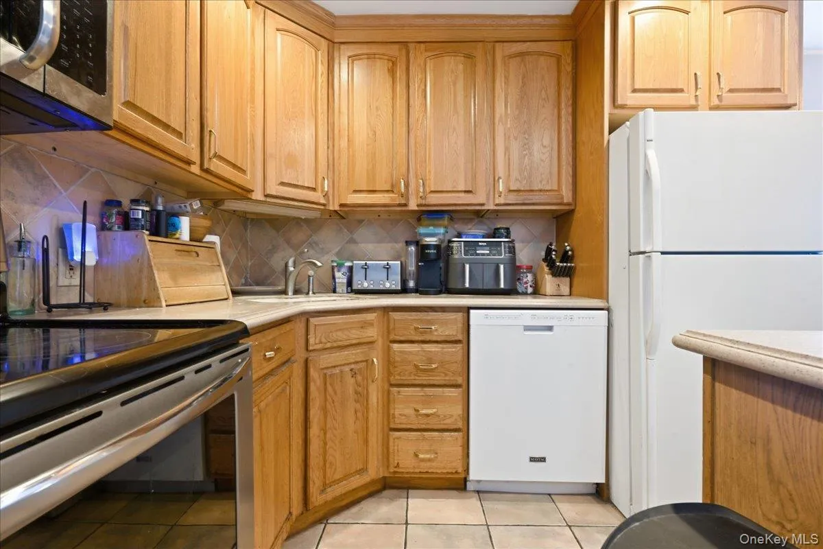 64 Bridle Lane, Oyster Bay, NY, 5 Bedrooms Bedrooms, 8 Rooms Rooms,2 BathroomsBathrooms,Residential,For Rent,Bridle,0,1034110 64 Bridle Lane, Oyster Bay, NY, 5 Bedrooms Bedrooms, 8 Rooms Rooms,2 BathroomsBathrooms,Residential,For Rent,Bridle,0,1034110