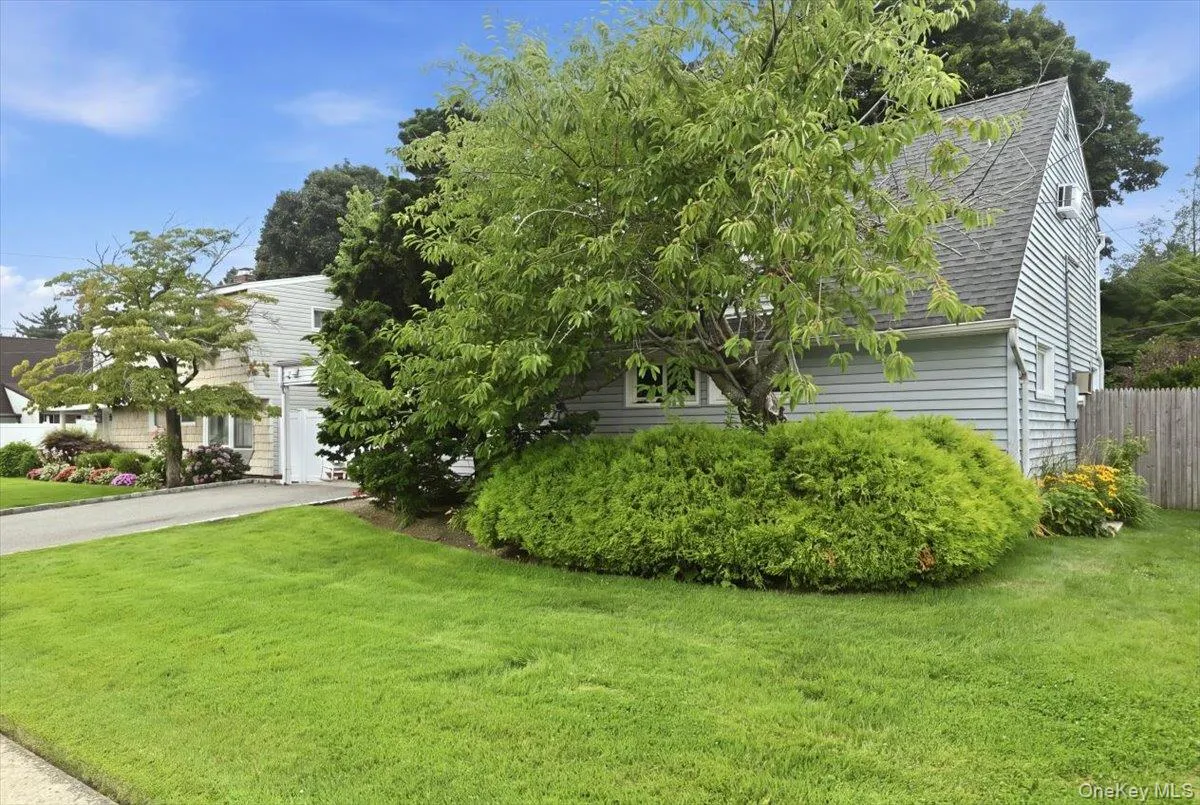 64 Bridle Lane, Oyster Bay, NY, 5 Bedrooms Bedrooms, 8 Rooms Rooms,2 BathroomsBathrooms,Residential,For Rent,Bridle,0,1034110 64 Bridle Lane, Oyster Bay, NY, 5 Bedrooms Bedrooms, 8 Rooms Rooms,2 BathroomsBathrooms,Residential,For Rent,Bridle,0,1034110
