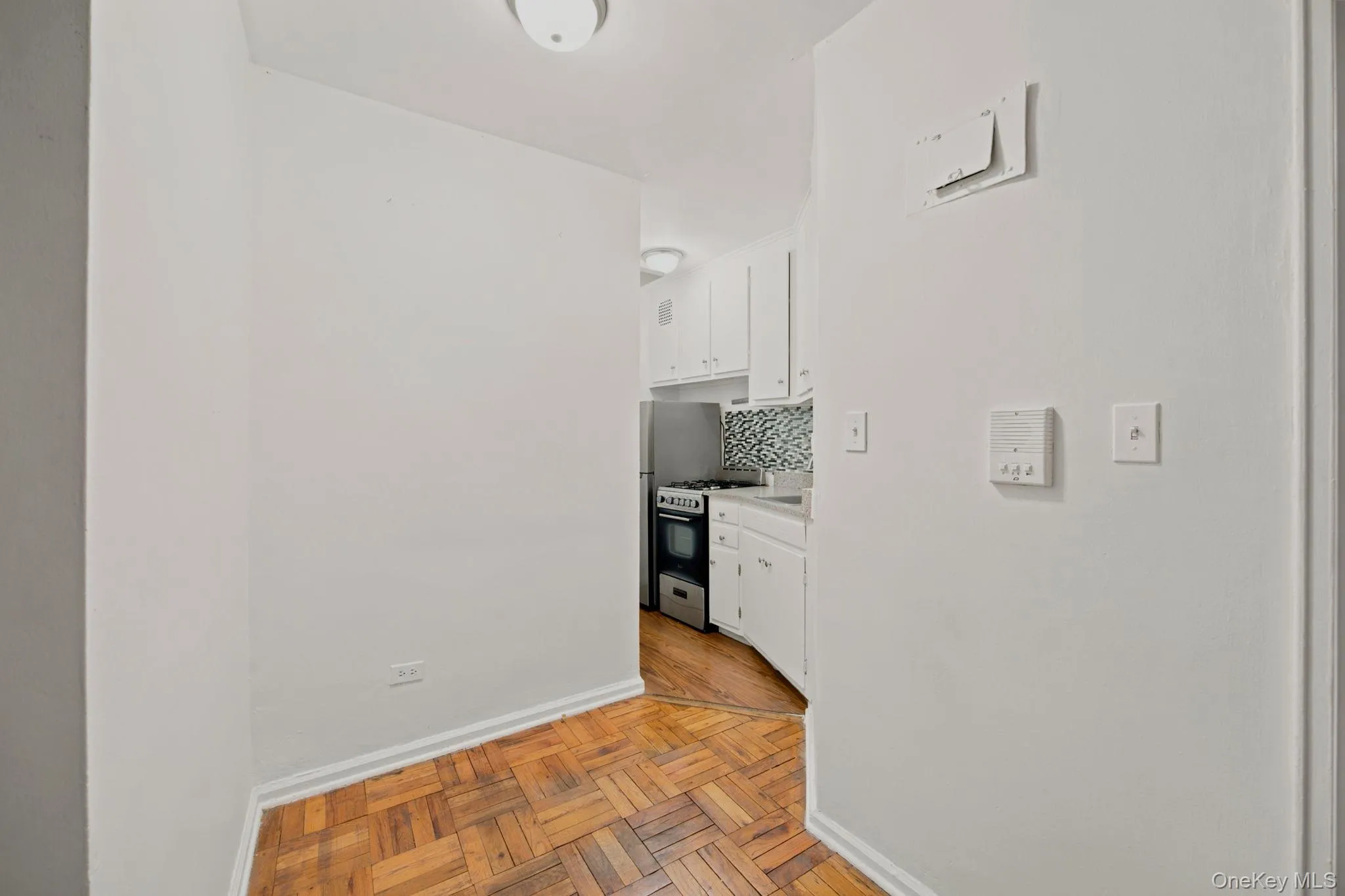 50-22 40th Street, New York, NY, 3 Rooms Rooms,1 BathroomBathrooms,Residential,For Rent,40th,0,1034127 50-22 40th Street, New York, NY, 3 Rooms Rooms,1 BathroomBathrooms,Residential,For Rent,40th,0,1034127