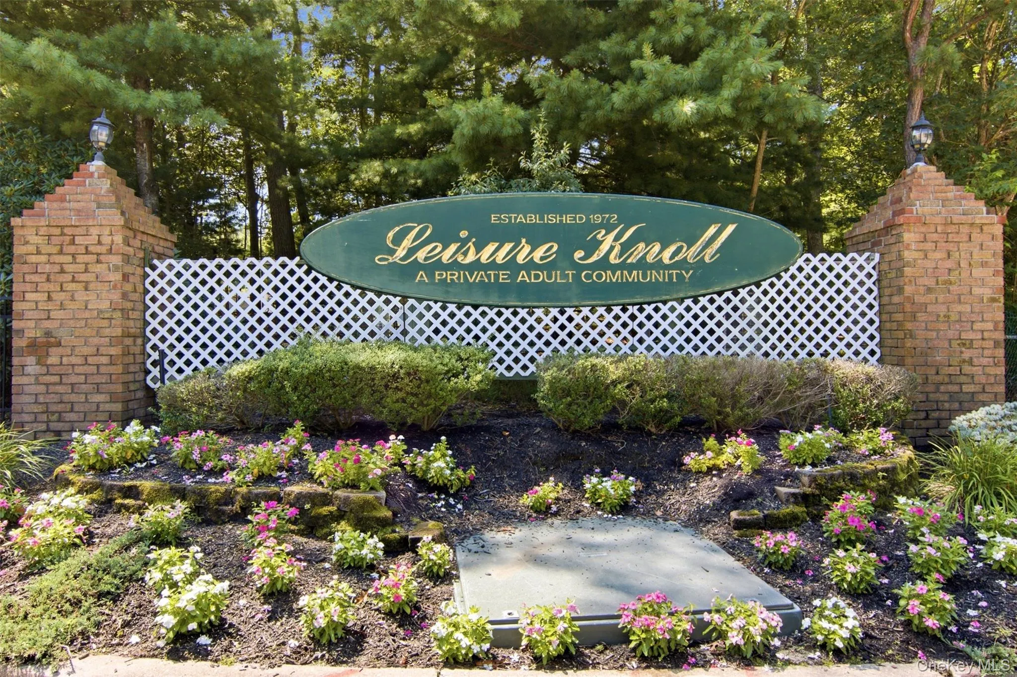 Vibrant 55+ community with pool, tennis courts, recreation center, and other resort style amenities Vibrant 55+ community with pool, tennis courts, recreation center, and other resort style amenities