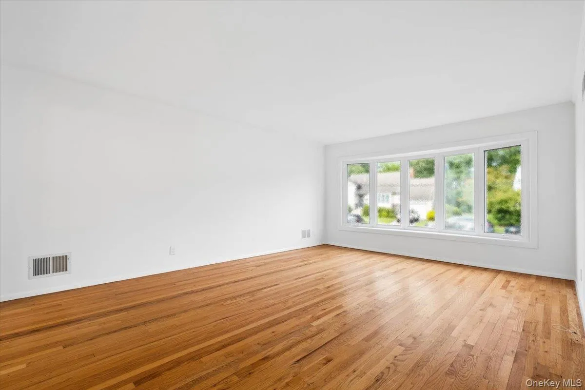 21 Primrose Avenue, New Rochelle, NY, 3 Bedrooms Bedrooms, 7 Rooms Rooms,2 BathroomsBathrooms,Residential,For Rent,Primrose,0,1034132 21 Primrose Avenue, New Rochelle, NY, 3 Bedrooms Bedrooms, 7 Rooms Rooms,2 BathroomsBathrooms,Residential,For Rent,Primrose,0,1034132