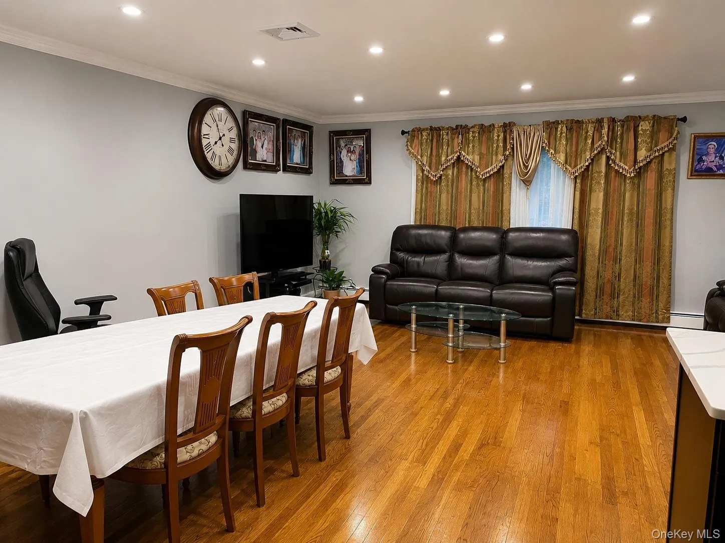 20 Everit Avenue, Hempstead, NY, 5 Bedrooms Bedrooms, 10 Rooms Rooms,2 BathroomsBathrooms,Residential Lease,For Rent,Everit,0,1034135 20 Everit Avenue, Hempstead, NY, 5 Bedrooms Bedrooms, 10 Rooms Rooms,2 BathroomsBathrooms,Residential Lease,For Rent,Everit,0,1034135