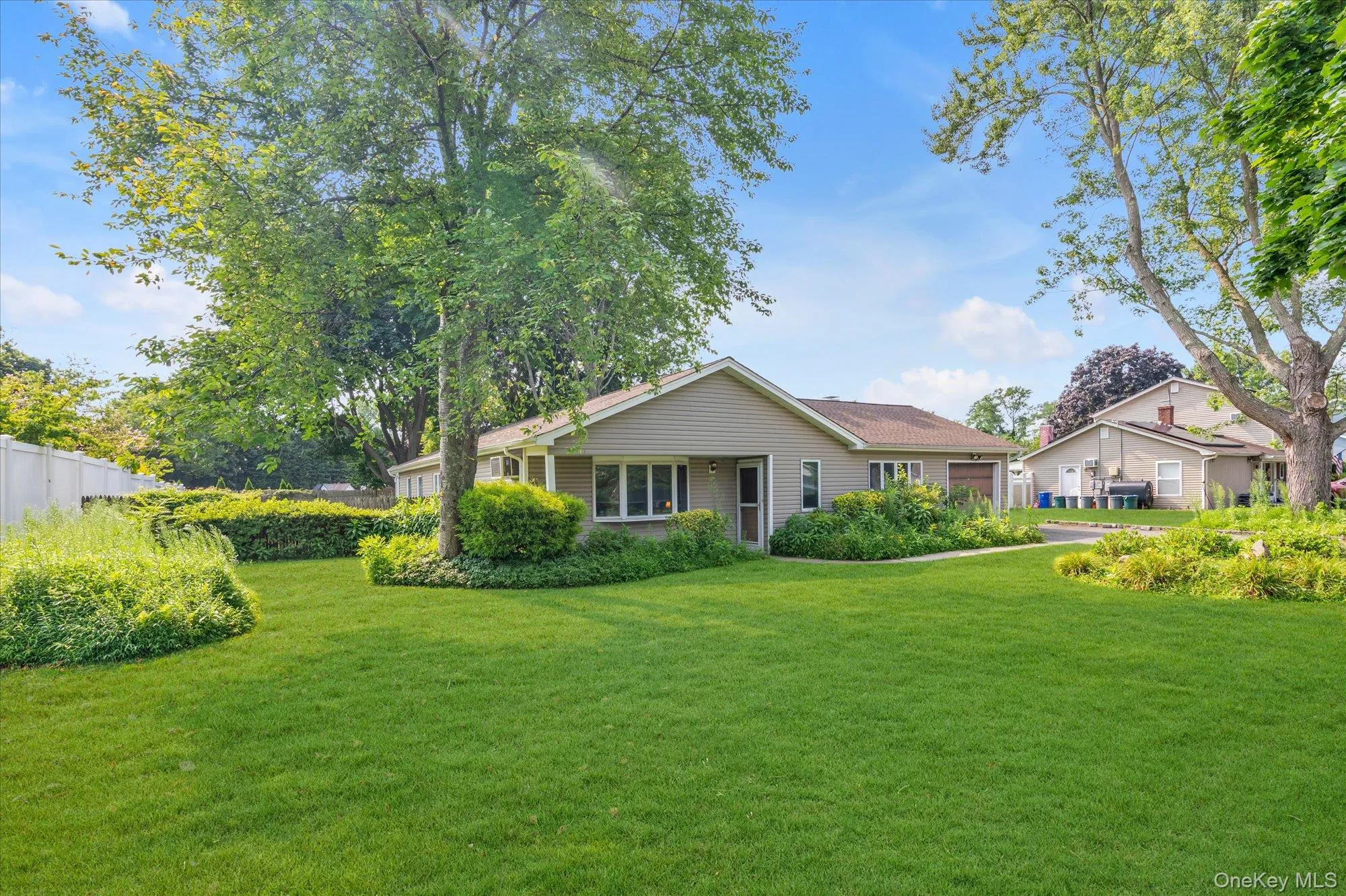20 Lillian Street, Brookhaven, NY, 3 Bedrooms Bedrooms, 7 Rooms Rooms,2 BathroomsBathrooms,Residential,For Rent,Lillian,0,1034140 20 Lillian Street, Brookhaven, NY, 3 Bedrooms Bedrooms, 7 Rooms Rooms,2 BathroomsBathrooms,Residential,For Rent,Lillian,0,1034140