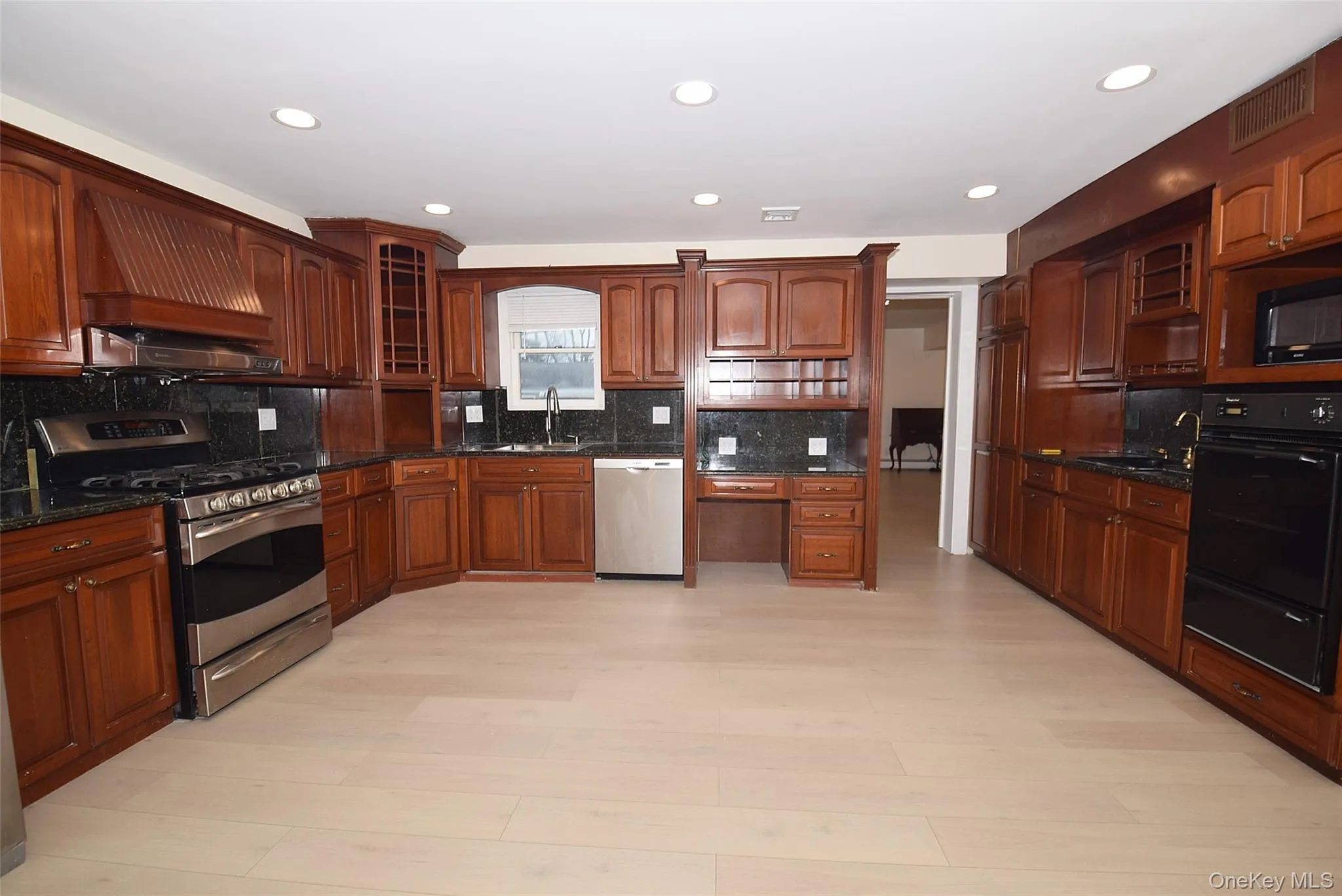 37 Amby Avenue, Oyster Bay, NY, 5 Bedrooms Bedrooms, 8 Rooms Rooms,2 BathroomsBathrooms,Residential Lease,For Rent,Amby,0,1034141 37 Amby Avenue, Oyster Bay, NY, 5 Bedrooms Bedrooms, 8 Rooms Rooms,2 BathroomsBathrooms,Residential Lease,For Rent,Amby,0,1034141