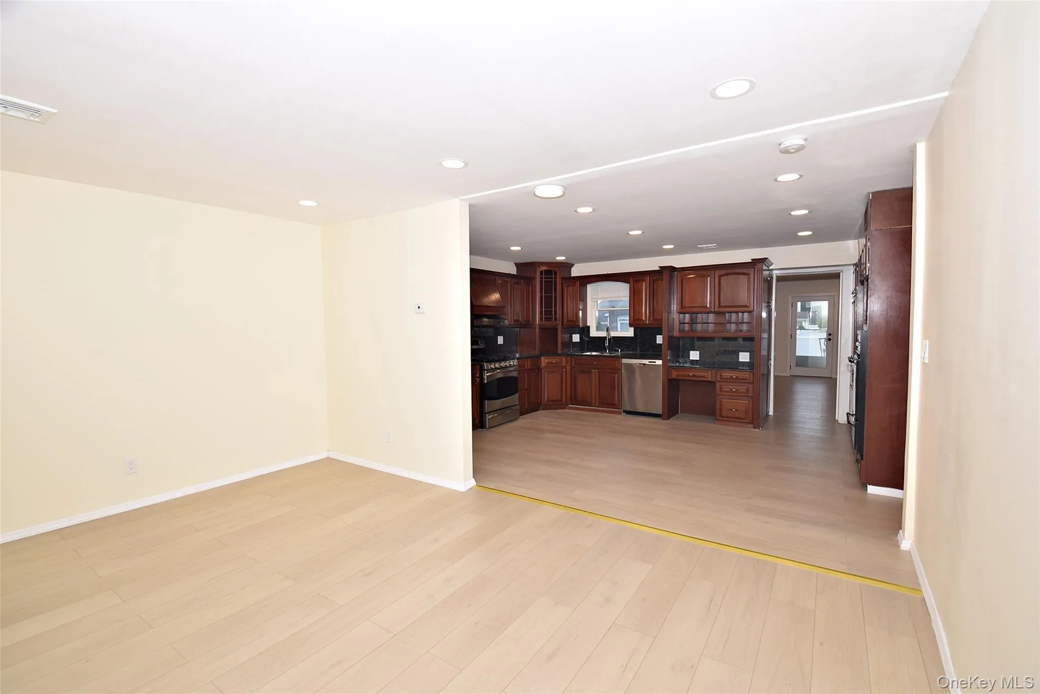 37 Amby Avenue, Oyster Bay, NY, 5 Bedrooms Bedrooms, 8 Rooms Rooms,2 BathroomsBathrooms,Residential Lease,For Rent,Amby,0,1034141 37 Amby Avenue, Oyster Bay, NY, 5 Bedrooms Bedrooms, 8 Rooms Rooms,2 BathroomsBathrooms,Residential Lease,For Rent,Amby,0,1034141