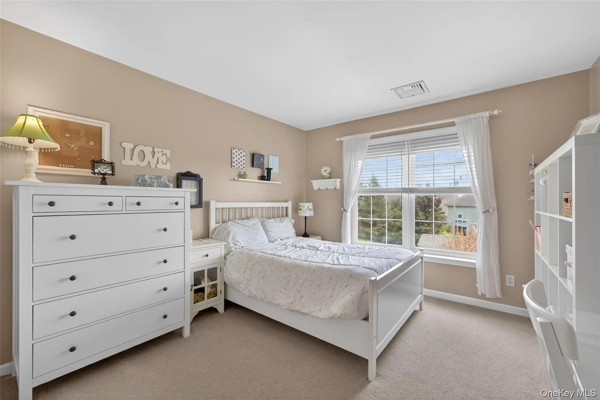 17 Oldwyck Crescent, Woodbury, NY, 4 Bedrooms Bedrooms, 10 Rooms Rooms,2 BathroomsBathrooms,Residential,For Rent,Oldwyck,0,1034143 17 Oldwyck Crescent, Woodbury, NY, 4 Bedrooms Bedrooms, 10 Rooms Rooms,2 BathroomsBathrooms,Residential,For Rent,Oldwyck,0,1034143