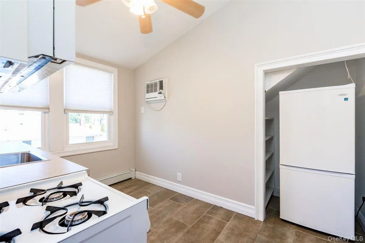 648 7th Street, Hempstead, NY, 2 Bedrooms Bedrooms, 4 Rooms Rooms,1 BathroomBathrooms,Residential Lease,For Rent,7th,0,1034151 648 7th Street, Hempstead, NY, 2 Bedrooms Bedrooms, 4 Rooms Rooms,1 BathroomBathrooms,Residential Lease,For Rent,7th,0,1034151