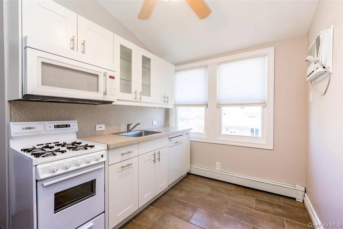 648 7th Street, Hempstead, NY, 2 Bedrooms Bedrooms, 4 Rooms Rooms,1 BathroomBathrooms,Residential Lease,For Rent,7th,0,1034151 648 7th Street, Hempstead, NY, 2 Bedrooms Bedrooms, 4 Rooms Rooms,1 BathroomBathrooms,Residential Lease,For Rent,7th,0,1034151