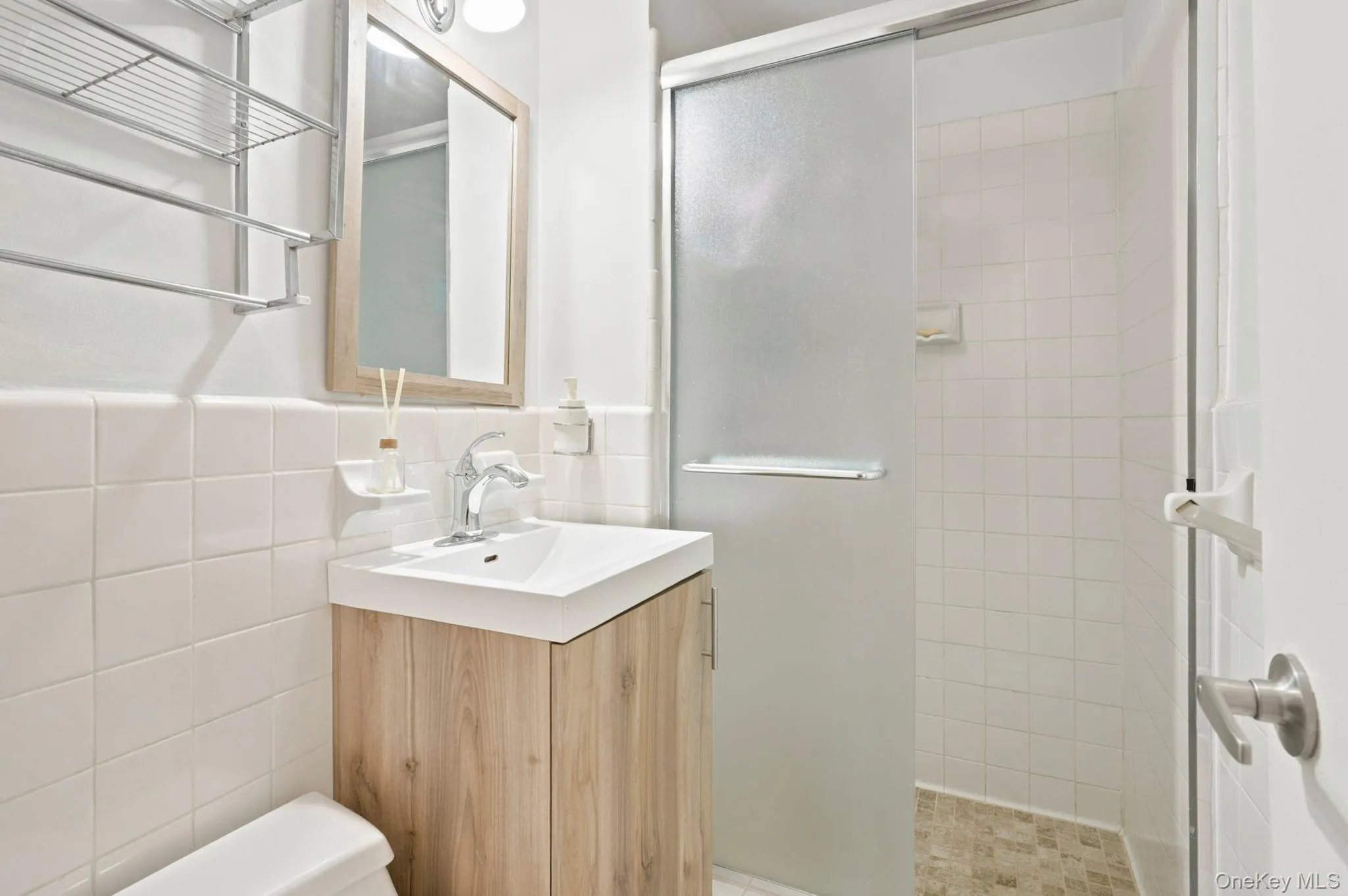 main bedroom en-suite bathroom main bedroom en-suite bathroom