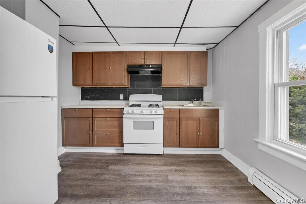 664-666 N Division St, Peekskill, NY, 3 Bedrooms Bedrooms, 5 Rooms Rooms,1 BathroomBathrooms,Residential Lease,For Rent,N Division St,0,1034167 664-666 N Division St, Peekskill, NY, 3 Bedrooms Bedrooms, 5 Rooms Rooms,1 BathroomBathrooms,Residential Lease,For Rent,N Division St,0,1034167