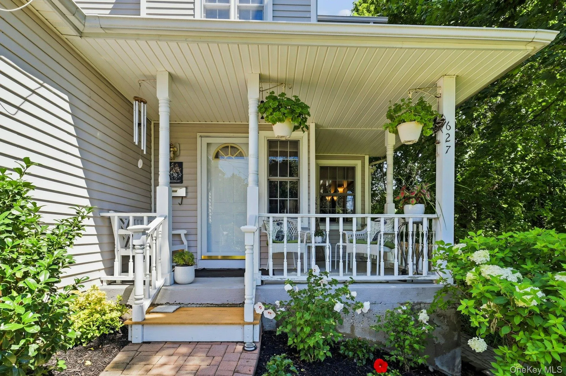 627 Main Street, Huntington, NY, 3 Bedrooms Bedrooms, 8 Rooms Rooms,2 BathroomsBathrooms,Residential,For Rent,Main,0,1034170 627 Main Street, Huntington, NY, 3 Bedrooms Bedrooms, 8 Rooms Rooms,2 BathroomsBathrooms,Residential,For Rent,Main,0,1034170