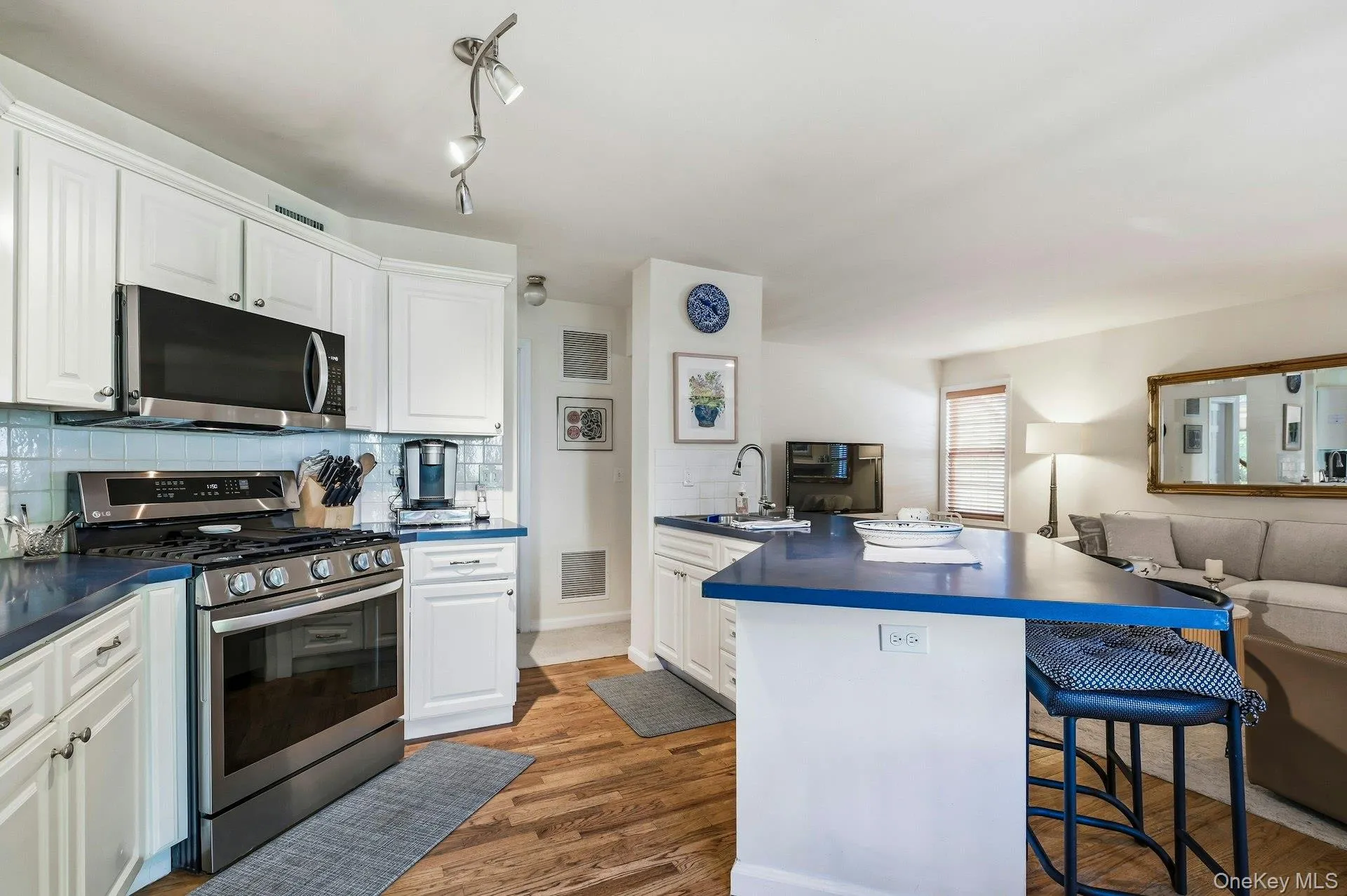 627 Main Street, Huntington, NY, 3 Bedrooms Bedrooms, 8 Rooms Rooms,2 BathroomsBathrooms,Residential,For Rent,Main,0,1034170 627 Main Street, Huntington, NY, 3 Bedrooms Bedrooms, 8 Rooms Rooms,2 BathroomsBathrooms,Residential,For Rent,Main,0,1034170