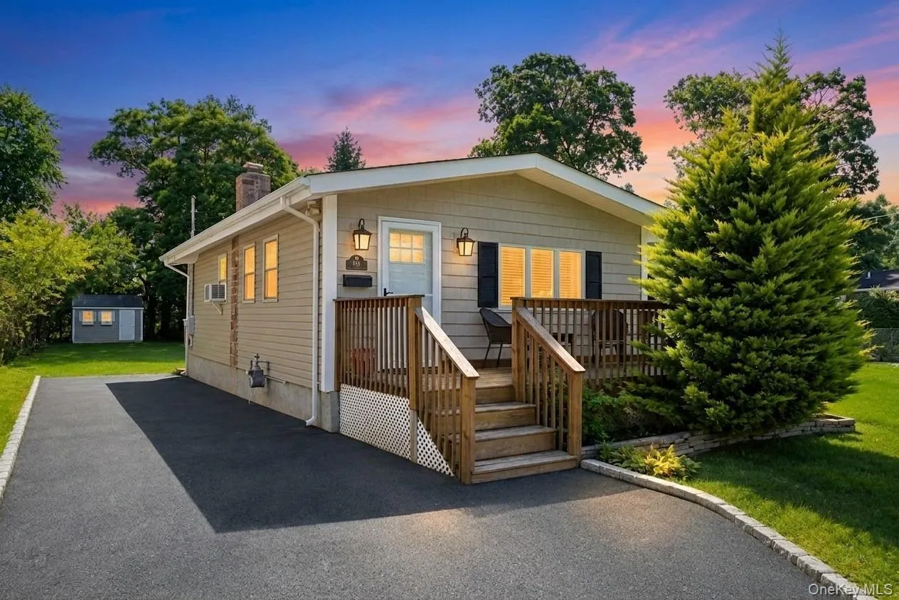 65 Hawthorne Avenue, West Babylon, NY, 2 Bedrooms Bedrooms, 5 Rooms Rooms,1 BathroomBathrooms,Residential,For Rent,Hawthorne,0,1034175 65 Hawthorne Avenue, West Babylon, NY, 2 Bedrooms Bedrooms, 5 Rooms Rooms,1 BathroomBathrooms,Residential,For Rent,Hawthorne,0,1034175