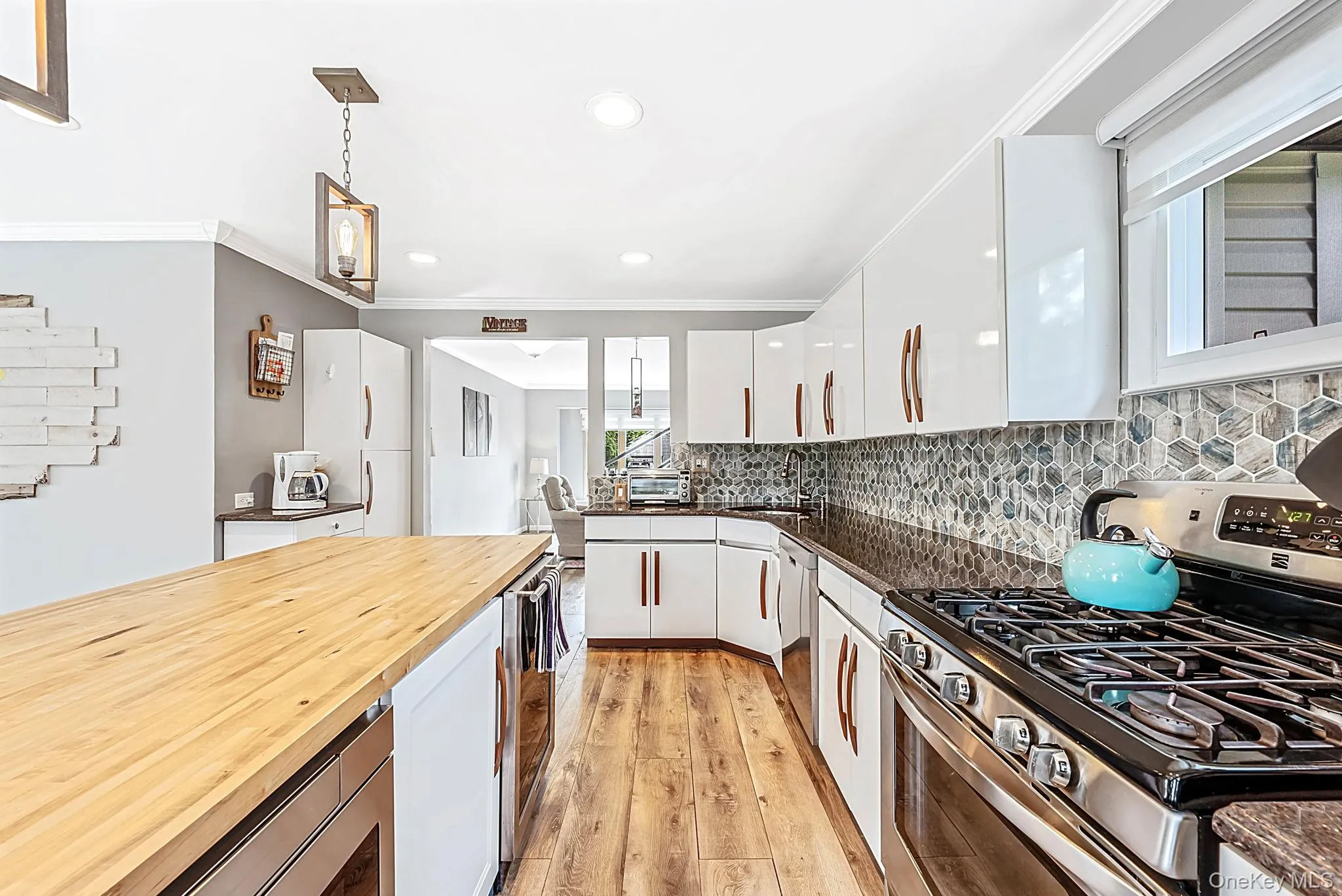 236 36th Street, Babylon, NY, 4 Bedrooms Bedrooms, 8 Rooms Rooms,2 BathroomsBathrooms,Residential,For Rent,36th,0,1034187 236 36th Street, Babylon, NY, 4 Bedrooms Bedrooms, 8 Rooms Rooms,2 BathroomsBathrooms,Residential,For Rent,36th,0,1034187