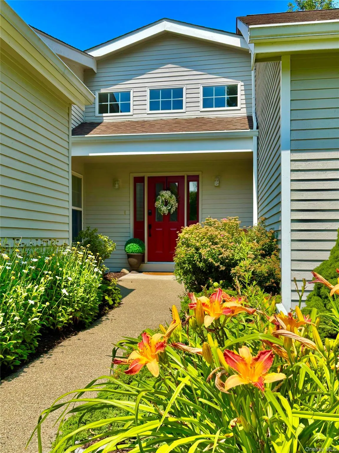 Landscaped Entrance Landscaped Entrance