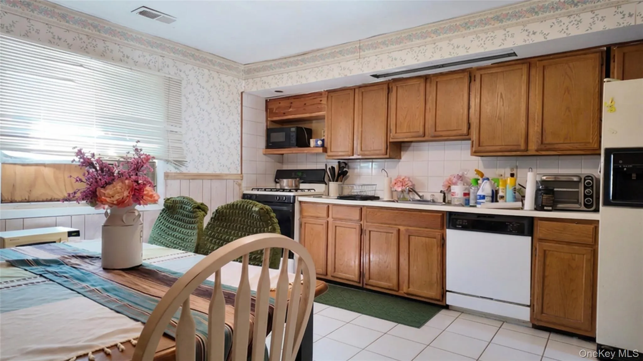 2 Custom Lane, Brookhaven, NY, 5 Bedrooms Bedrooms, 10 Rooms Rooms,2 BathroomsBathrooms,Residential,For Rent,Custom,0,1034212 2 Custom Lane, Brookhaven, NY, 5 Bedrooms Bedrooms, 10 Rooms Rooms,2 BathroomsBathrooms,Residential,For Rent,Custom,0,1034212