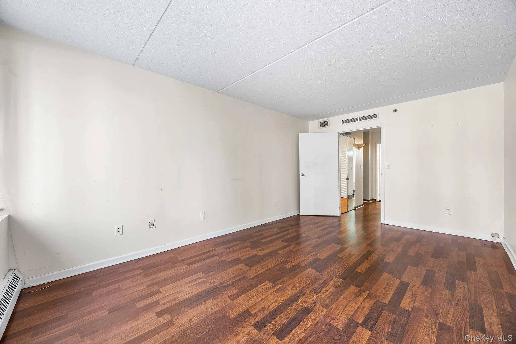 4 Martine Avenue, White Plains, NY, 1 Bedroom Bedrooms, 4 Rooms Rooms,1 BathroomBathrooms,Residential,For Rent,Martine,0,1034218 4 Martine Avenue, White Plains, NY, 1 Bedroom Bedrooms, 4 Rooms Rooms,1 BathroomBathrooms,Residential,For Rent,Martine,0,1034218