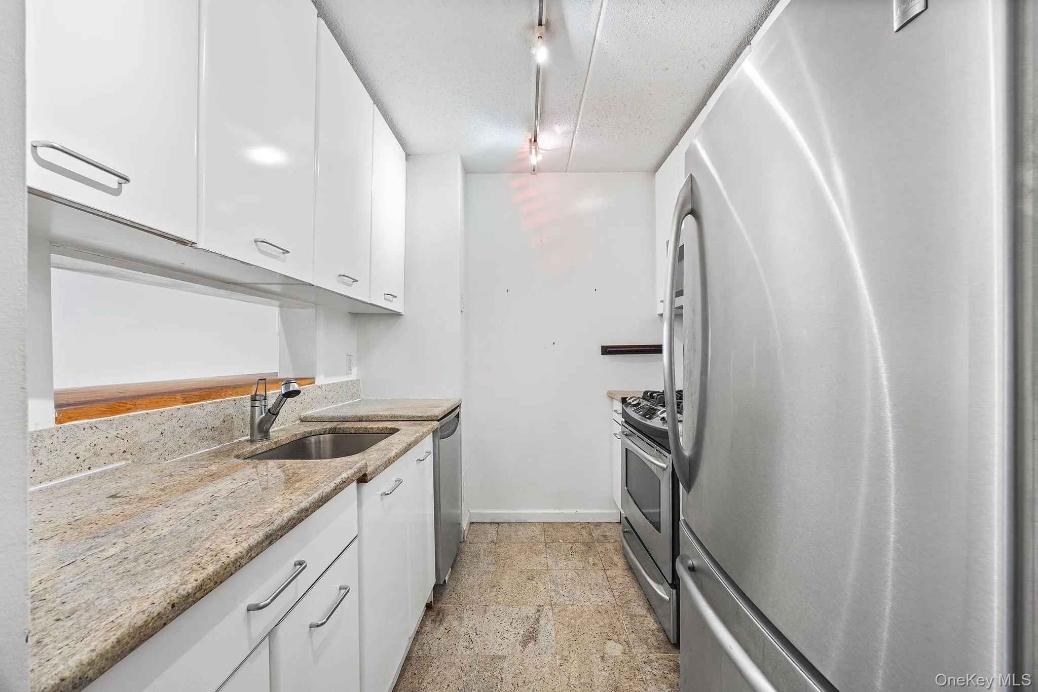 4 Martine Avenue, White Plains, NY, 1 Bedroom Bedrooms, 4 Rooms Rooms,1 BathroomBathrooms,Residential,For Rent,Martine,0,1034218 4 Martine Avenue, White Plains, NY, 1 Bedroom Bedrooms, 4 Rooms Rooms,1 BathroomBathrooms,Residential,For Rent,Martine,0,1034218