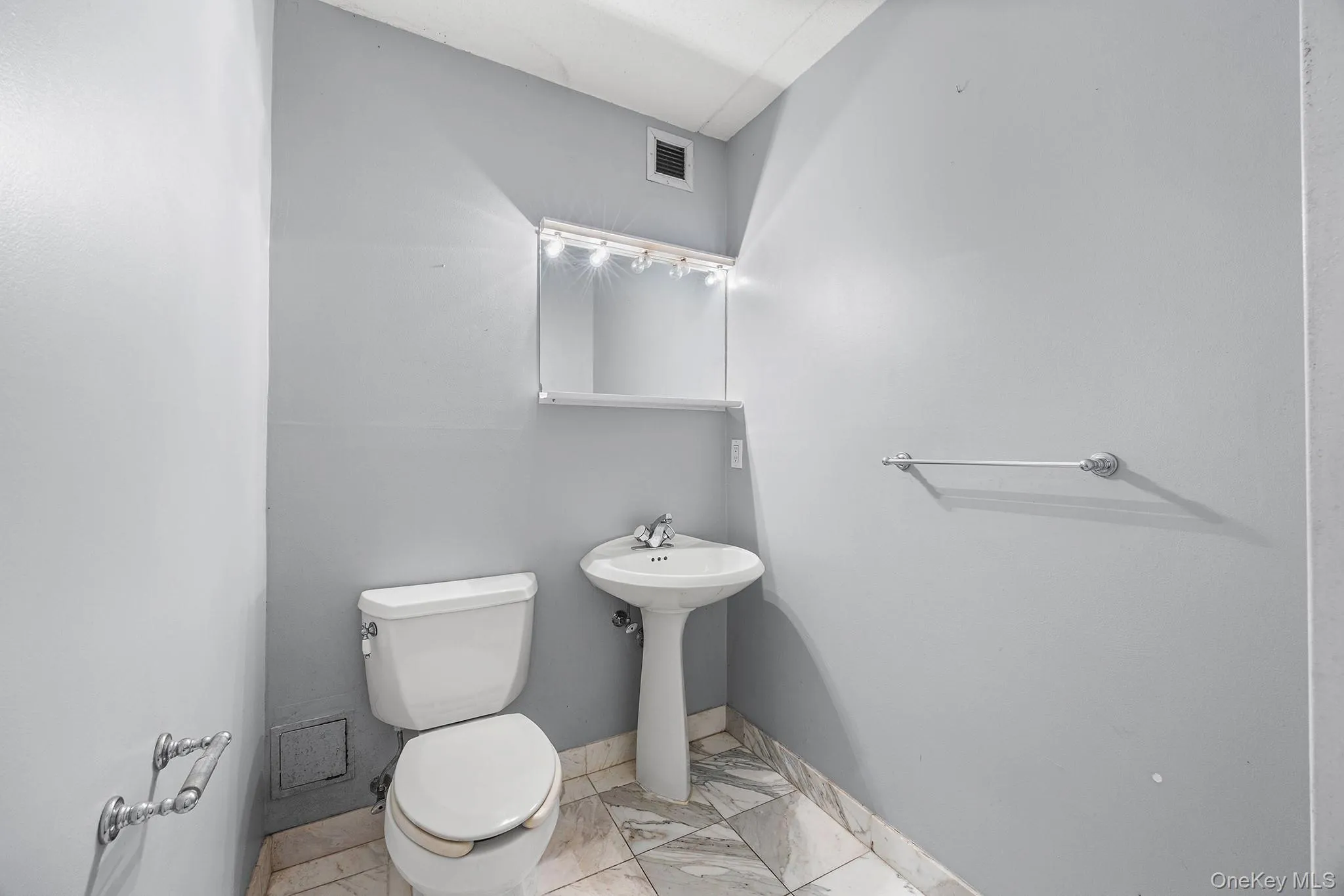 4 Martine Avenue, White Plains, NY, 1 Bedroom Bedrooms, 4 Rooms Rooms,1 BathroomBathrooms,Residential,For Rent,Martine,0,1034218 4 Martine Avenue, White Plains, NY, 1 Bedroom Bedrooms, 4 Rooms Rooms,1 BathroomBathrooms,Residential,For Rent,Martine,0,1034218