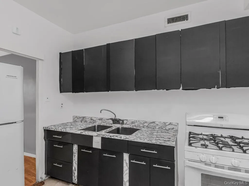 8 Fordham Hill Oval, New York, NY, 1 Bedroom Bedrooms, 4 Rooms Rooms,1 BathroomBathrooms,Residential,For Rent,Fordham Hill,0,1034227 8 Fordham Hill Oval, New York, NY, 1 Bedroom Bedrooms, 4 Rooms Rooms,1 BathroomBathrooms,Residential,For Rent,Fordham Hill,0,1034227