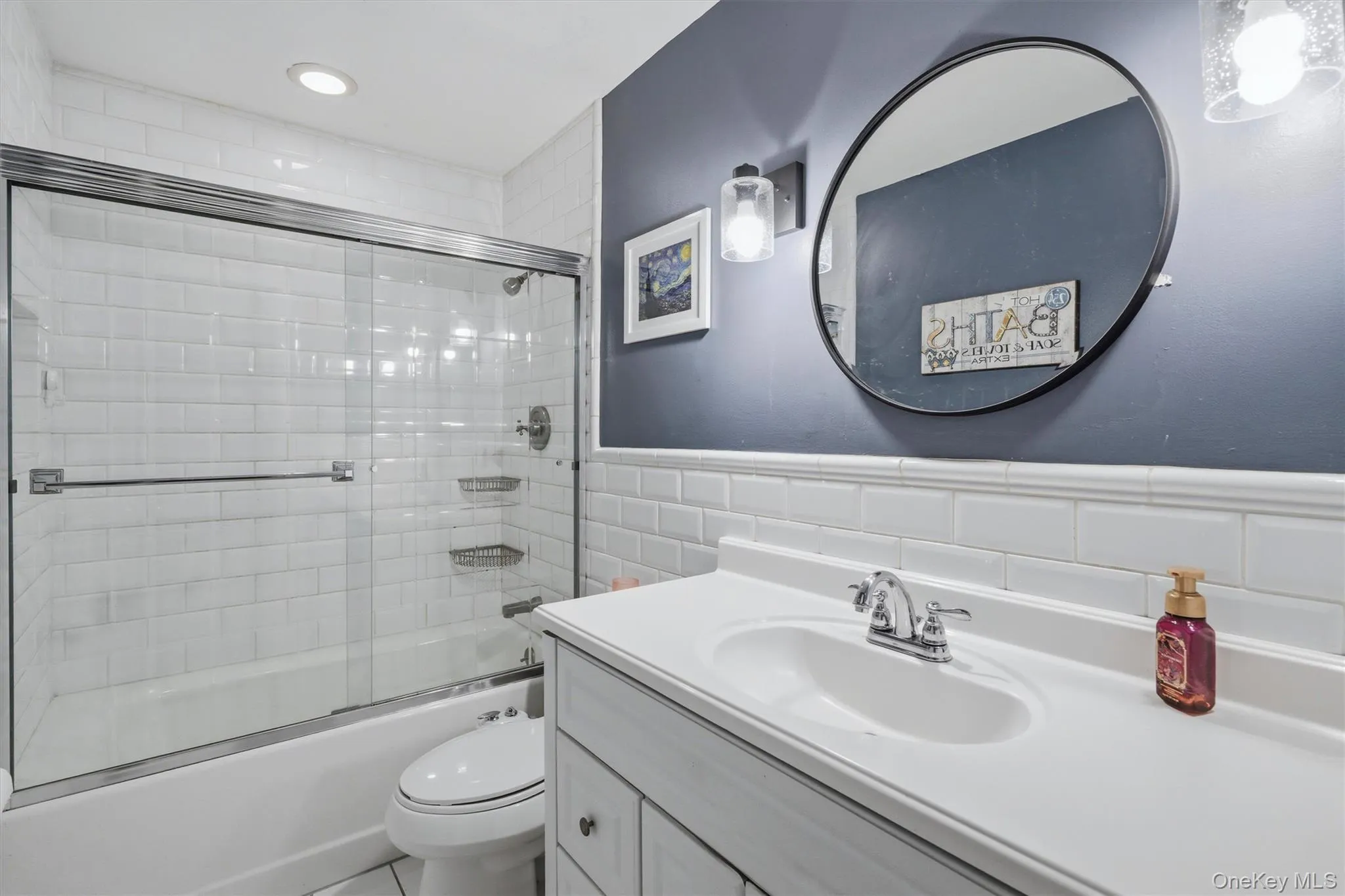 Upper Level Bath 1 Upper Level Bath 1