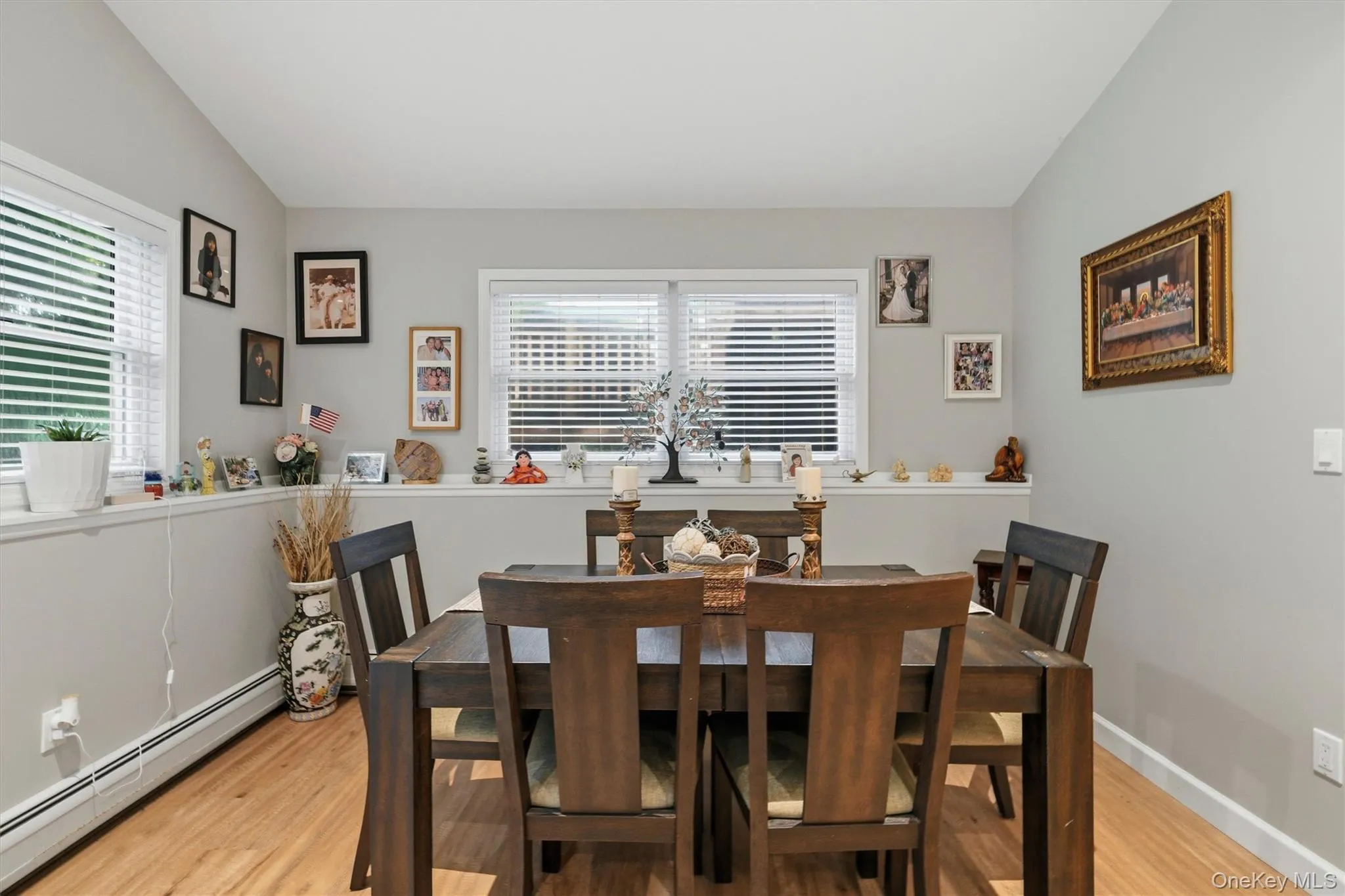Accessory apt - dining area Accessory apt - dining area