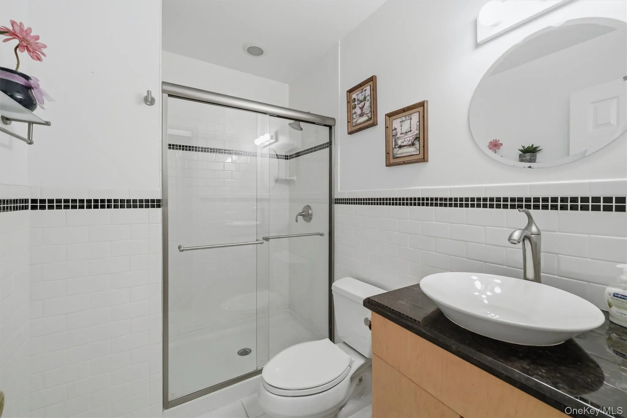 Accessory apt - bathroom 2 Accessory apt - bathroom 2