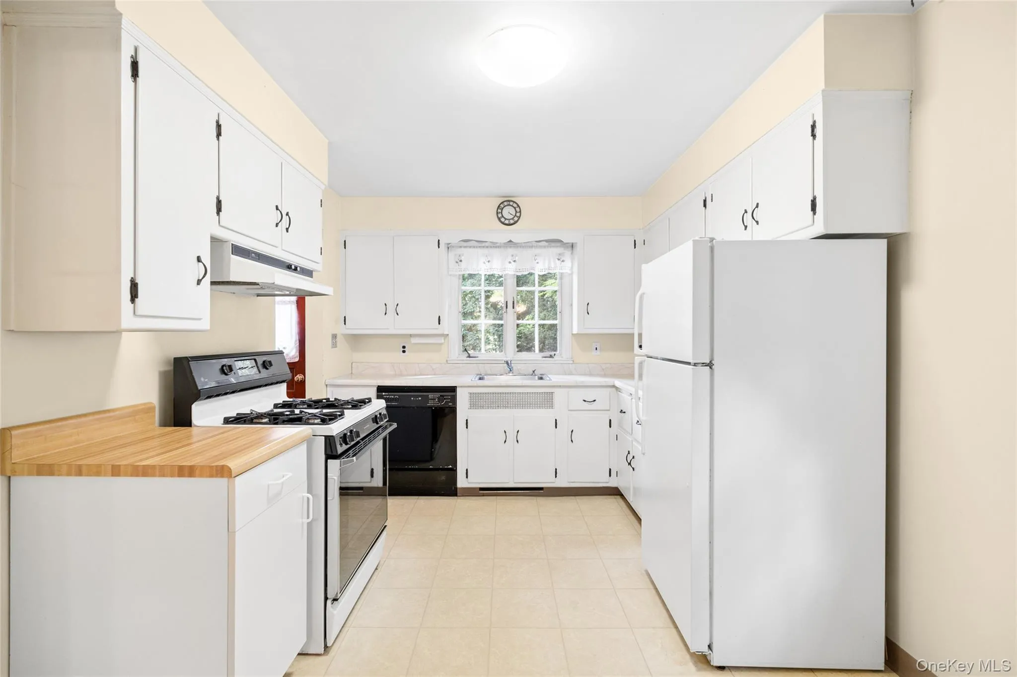 31 Briarwood Drive, Clarkstown, NY, 3 Bedrooms Bedrooms, 6 Rooms Rooms,1 BathroomBathrooms,Residential,For Rent,Briarwood,0,1034246 31 Briarwood Drive, Clarkstown, NY, 3 Bedrooms Bedrooms, 6 Rooms Rooms,1 BathroomBathrooms,Residential,For Rent,Briarwood,0,1034246