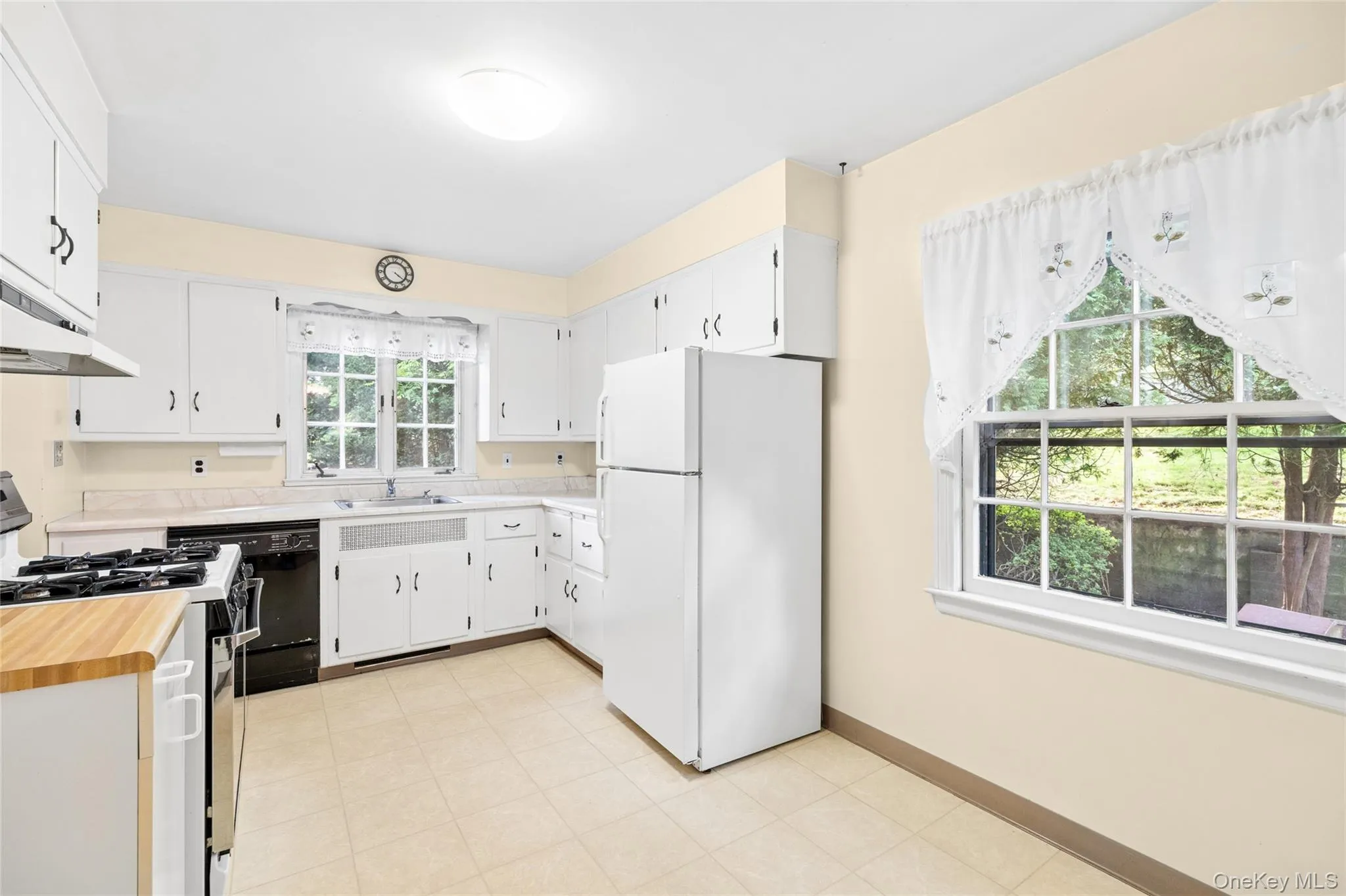 31 Briarwood Drive, Clarkstown, NY, 3 Bedrooms Bedrooms, 6 Rooms Rooms,1 BathroomBathrooms,Residential,For Rent,Briarwood,0,1034246 31 Briarwood Drive, Clarkstown, NY, 3 Bedrooms Bedrooms, 6 Rooms Rooms,1 BathroomBathrooms,Residential,For Rent,Briarwood,0,1034246