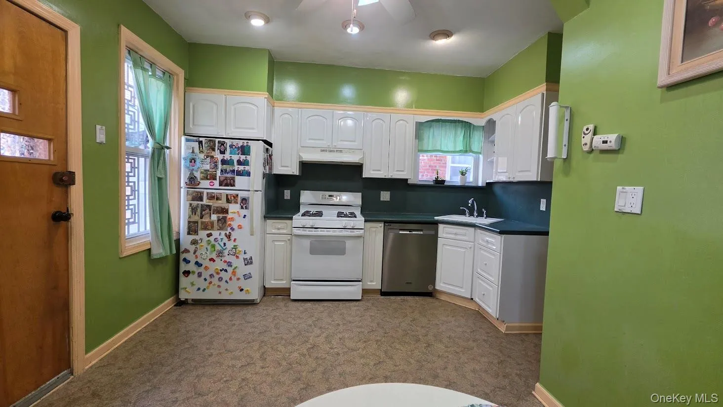 63-28 82nd Place, New York, NY, 3 Bedrooms Bedrooms, 7 Rooms Rooms,2 BathroomsBathrooms,Residential,For Rent,82nd,0,1034253 63-28 82nd Place, New York, NY, 3 Bedrooms Bedrooms, 7 Rooms Rooms,2 BathroomsBathrooms,Residential,For Rent,82nd,0,1034253