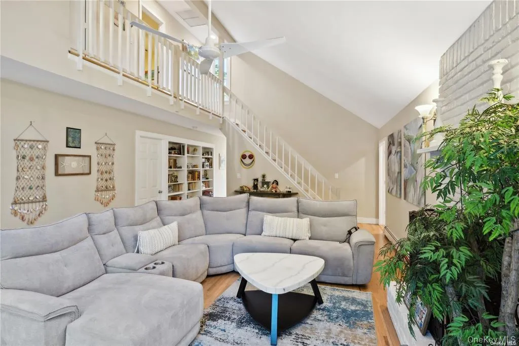 25 Blue Jay Way, East Hampton, NY, 6 Bedrooms Bedrooms, 9 Rooms Rooms,6 BathroomsBathrooms,Residential Lease,For Rent,Blue Jay,0,1034255 25 Blue Jay Way, East Hampton, NY, 6 Bedrooms Bedrooms, 9 Rooms Rooms,6 BathroomsBathrooms,Residential Lease,For Rent,Blue Jay,0,1034255