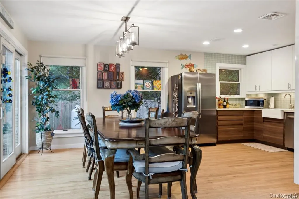 25 Blue Jay Way, East Hampton, NY, 6 Bedrooms Bedrooms, 9 Rooms Rooms,6 BathroomsBathrooms,Residential Lease,For Rent,Blue Jay,0,1034255 25 Blue Jay Way, East Hampton, NY, 6 Bedrooms Bedrooms, 9 Rooms Rooms,6 BathroomsBathrooms,Residential Lease,For Rent,Blue Jay,0,1034255