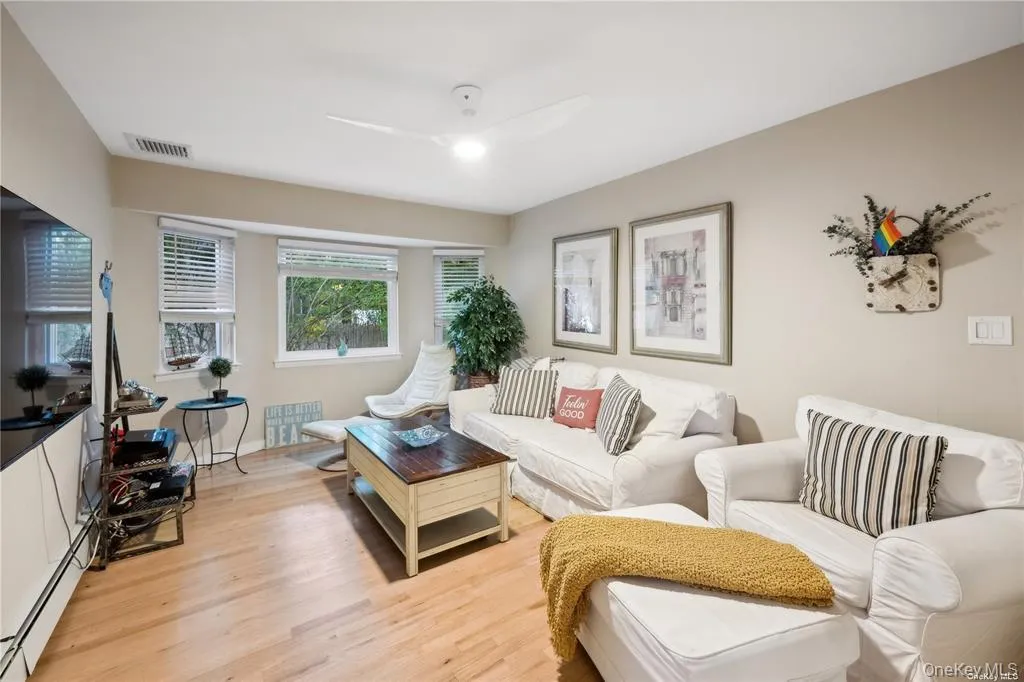 25 Blue Jay Way, East Hampton, NY, 6 Bedrooms Bedrooms, 9 Rooms Rooms,6 BathroomsBathrooms,Residential Lease,For Rent,Blue Jay,0,1034255 25 Blue Jay Way, East Hampton, NY, 6 Bedrooms Bedrooms, 9 Rooms Rooms,6 BathroomsBathrooms,Residential Lease,For Rent,Blue Jay,0,1034255