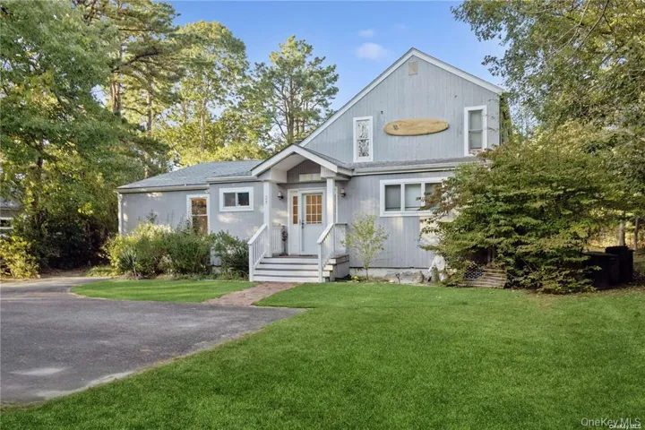 25 Blue Jay Way, East Hampton, New York 11937