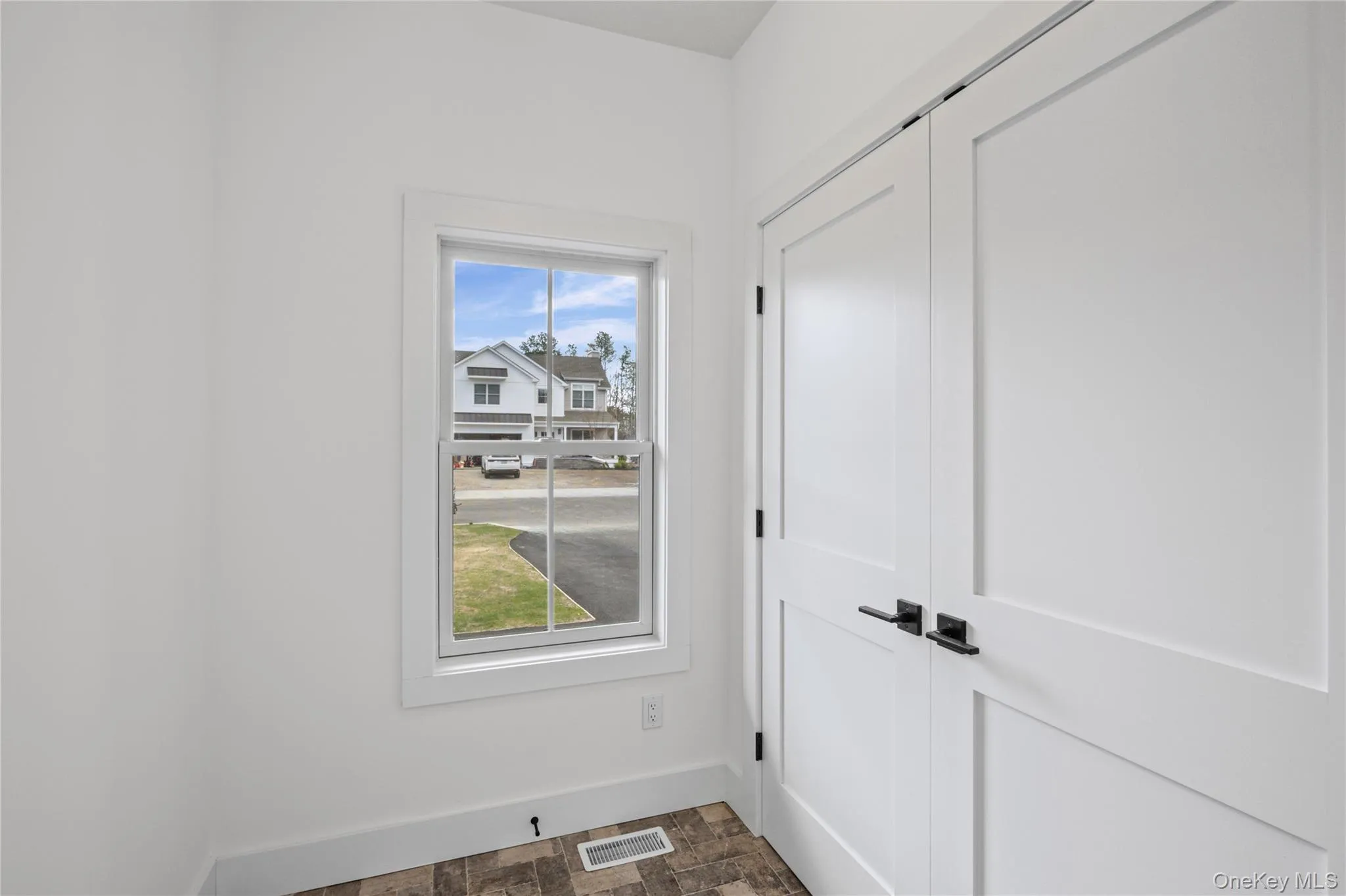11 Colonels Path, Brookhaven, NY, 4 Bedrooms Bedrooms, 10 Rooms Rooms,2 BathroomsBathrooms,Residential,For Rent,Colonels,0,1034265 11 Colonels Path, Brookhaven, NY, 4 Bedrooms Bedrooms, 10 Rooms Rooms,2 BathroomsBathrooms,Residential,For Rent,Colonels,0,1034265