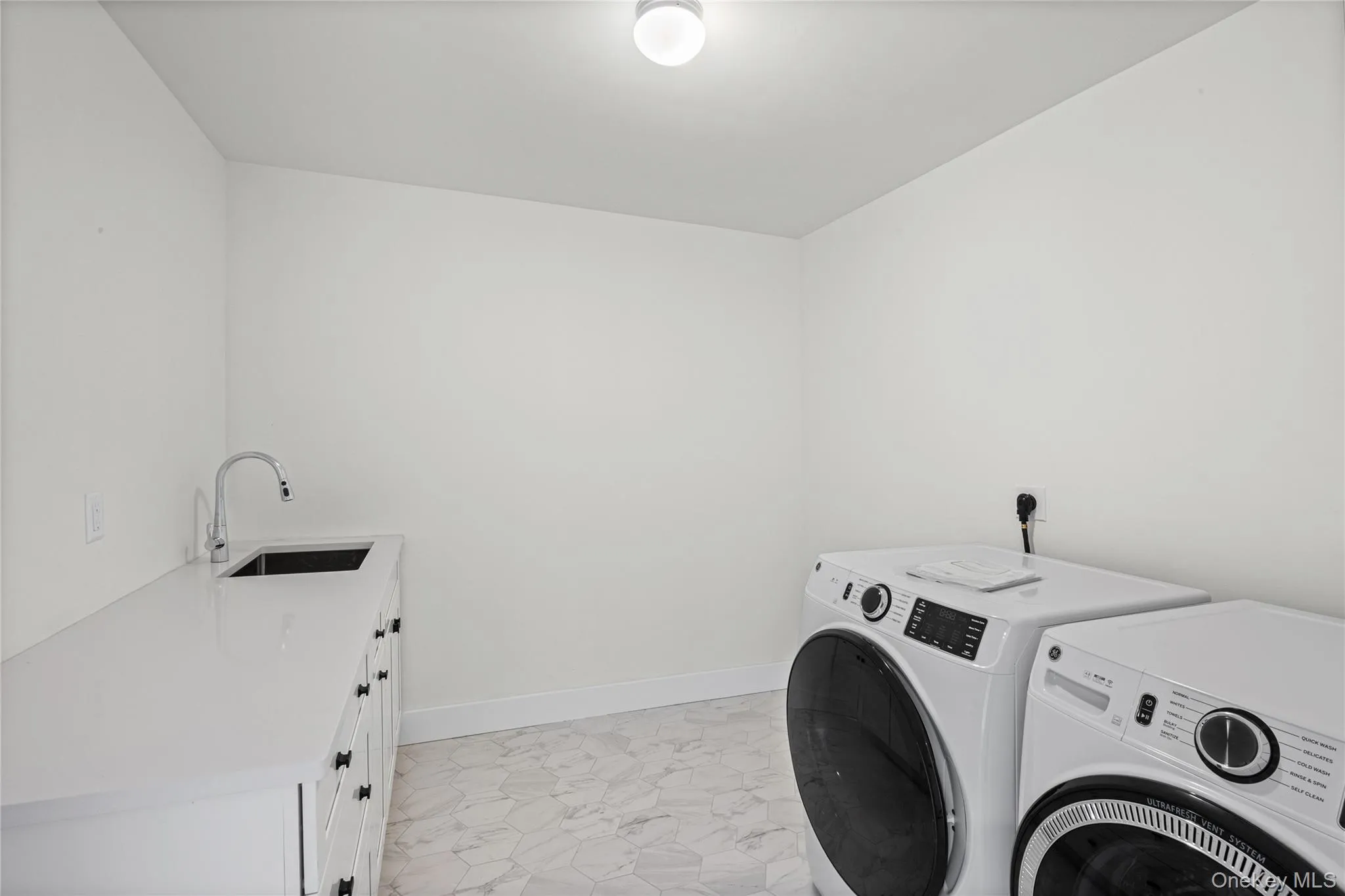 11 Colonels Path, Brookhaven, NY, 4 Bedrooms Bedrooms, 10 Rooms Rooms,2 BathroomsBathrooms,Residential,For Rent,Colonels,0,1034265 11 Colonels Path, Brookhaven, NY, 4 Bedrooms Bedrooms, 10 Rooms Rooms,2 BathroomsBathrooms,Residential,For Rent,Colonels,0,1034265