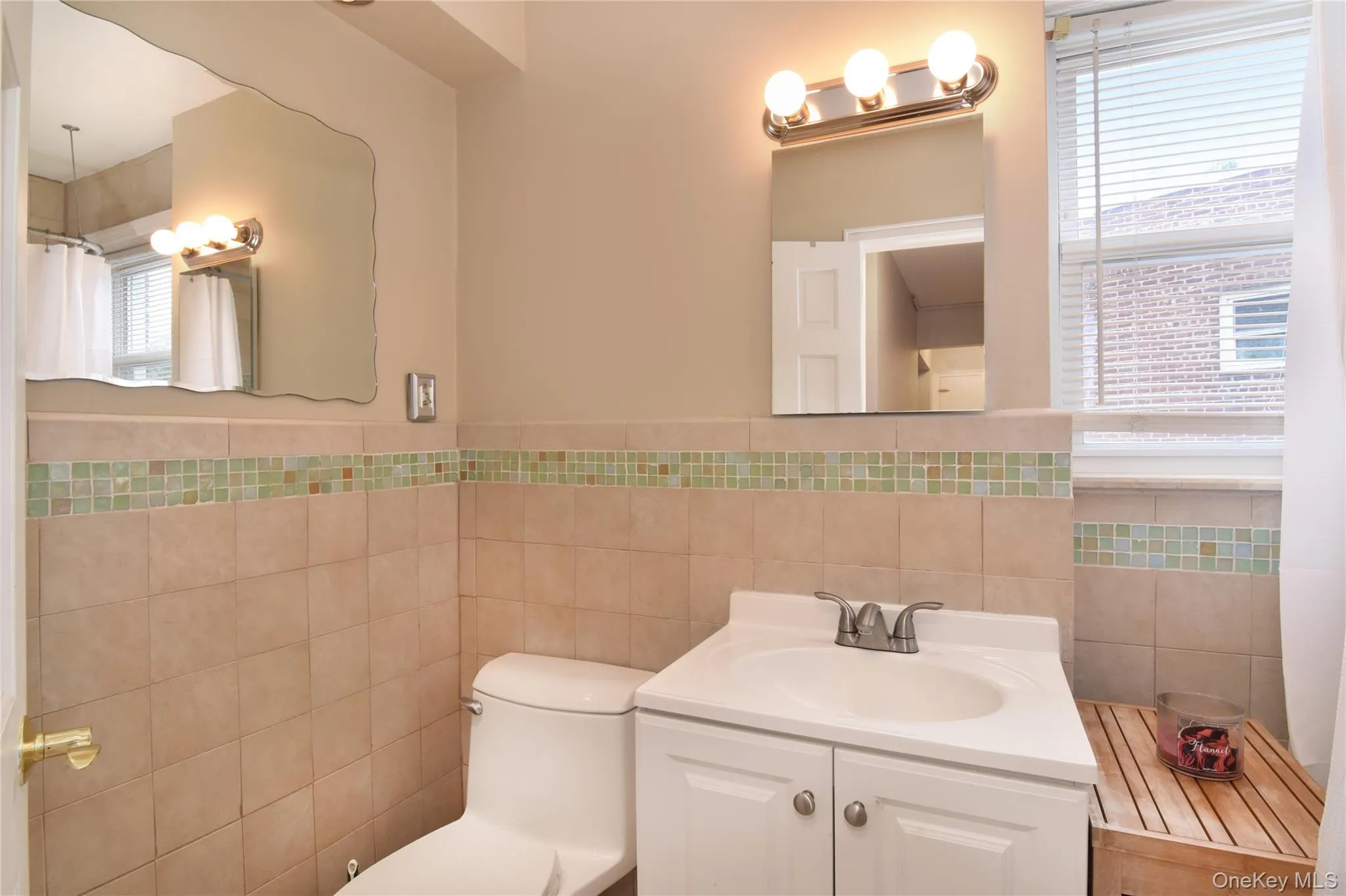 Tastefully updated bathroom Tastefully updated bathroom
