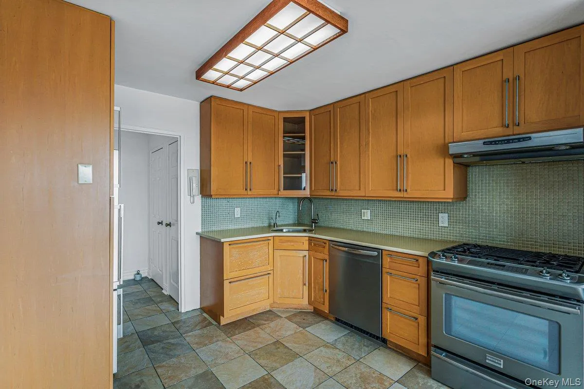 166-25 Powells Cove Boulevard, New York, NY, 2 Bedrooms Bedrooms, 5 Rooms Rooms,2 BathroomsBathrooms,Residential,For Rent,Powells Cove,0,1034296 166-25 Powells Cove Boulevard, New York, NY, 2 Bedrooms Bedrooms, 5 Rooms Rooms,2 BathroomsBathrooms,Residential,For Rent,Powells Cove,0,1034296
