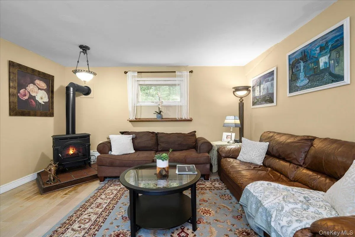 42 Deer Trail, Warwick (town), NY, 3 Bedrooms Bedrooms, 6 Rooms Rooms,1 BathroomBathrooms,Residential,For Rent,Deer,0,1034300 42 Deer Trail, Warwick (town), NY, 3 Bedrooms Bedrooms, 6 Rooms Rooms,1 BathroomBathrooms,Residential,For Rent,Deer,0,1034300