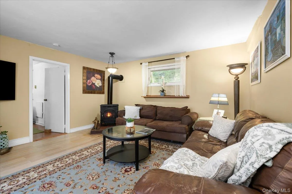 42 Deer Trail, Warwick (town), NY, 3 Bedrooms Bedrooms, 6 Rooms Rooms,1 BathroomBathrooms,Residential,For Rent,Deer,0,1034300 42 Deer Trail, Warwick (town), NY, 3 Bedrooms Bedrooms, 6 Rooms Rooms,1 BathroomBathrooms,Residential,For Rent,Deer,0,1034300