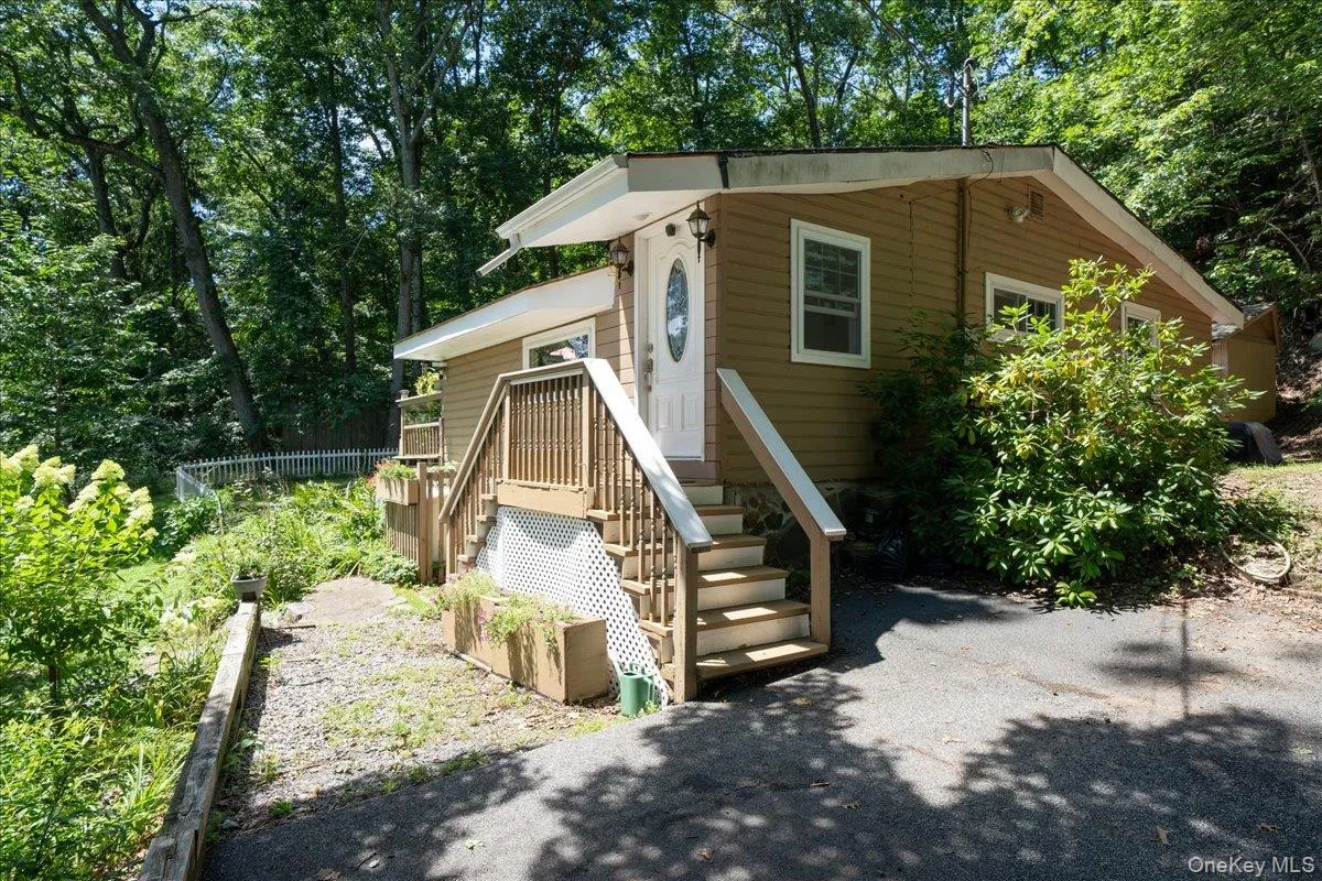 42 Deer Trail, Warwick (town), NY, 3 Bedrooms Bedrooms, 6 Rooms Rooms,1 BathroomBathrooms,Residential,For Rent,Deer,0,1034300 42 Deer Trail, Warwick (town), NY, 3 Bedrooms Bedrooms, 6 Rooms Rooms,1 BathroomBathrooms,Residential,For Rent,Deer,0,1034300