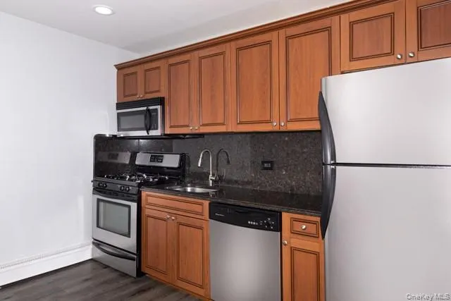 93 Friendly Court, Babylon, NY, 1 Bedroom Bedrooms, 4 Rooms Rooms,1 BathroomBathrooms,Residential Lease,For Rent,Friendly,0,1034305 93 Friendly Court, Babylon, NY, 1 Bedroom Bedrooms, 4 Rooms Rooms,1 BathroomBathrooms,Residential Lease,For Rent,Friendly,0,1034305