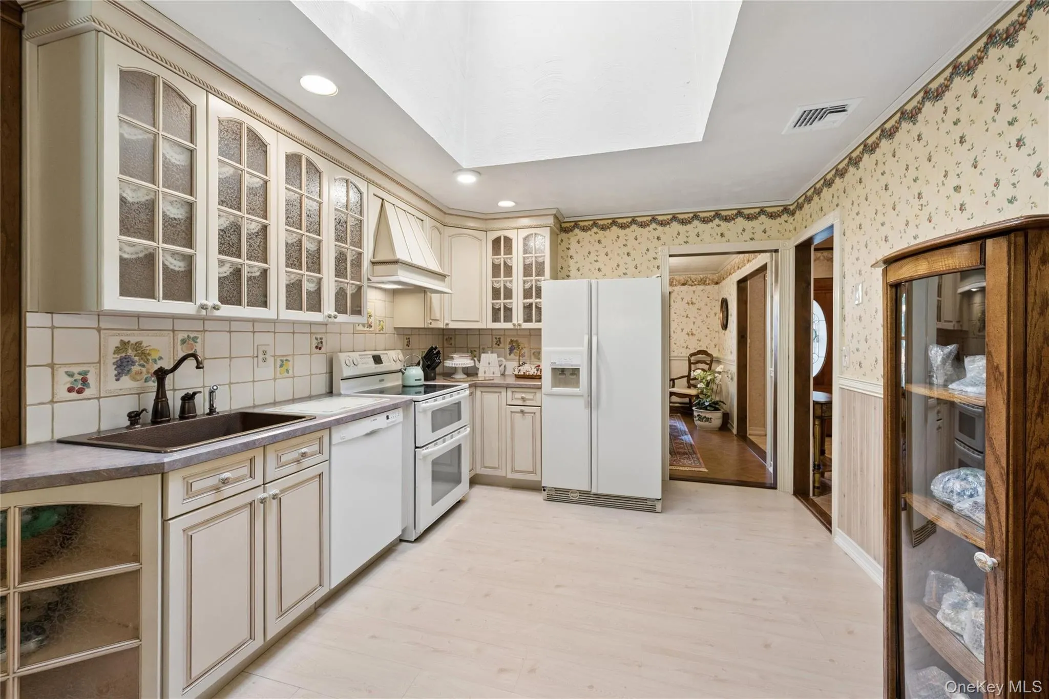 9 Grove Avenue, Brookhaven, NY, 3 Bedrooms Bedrooms, 8 Rooms Rooms,2 BathroomsBathrooms,Residential,For Rent,Grove,0,1034311 9 Grove Avenue, Brookhaven, NY, 3 Bedrooms Bedrooms, 8 Rooms Rooms,2 BathroomsBathrooms,Residential,For Rent,Grove,0,1034311