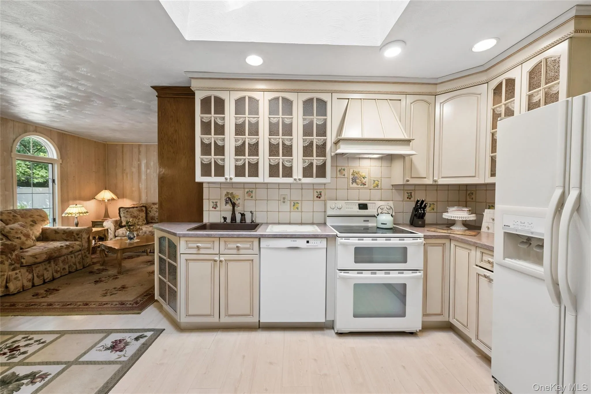 9 Grove Avenue, Brookhaven, NY, 3 Bedrooms Bedrooms, 8 Rooms Rooms,2 BathroomsBathrooms,Residential,For Rent,Grove,0,1034311 9 Grove Avenue, Brookhaven, NY, 3 Bedrooms Bedrooms, 8 Rooms Rooms,2 BathroomsBathrooms,Residential,For Rent,Grove,0,1034311
