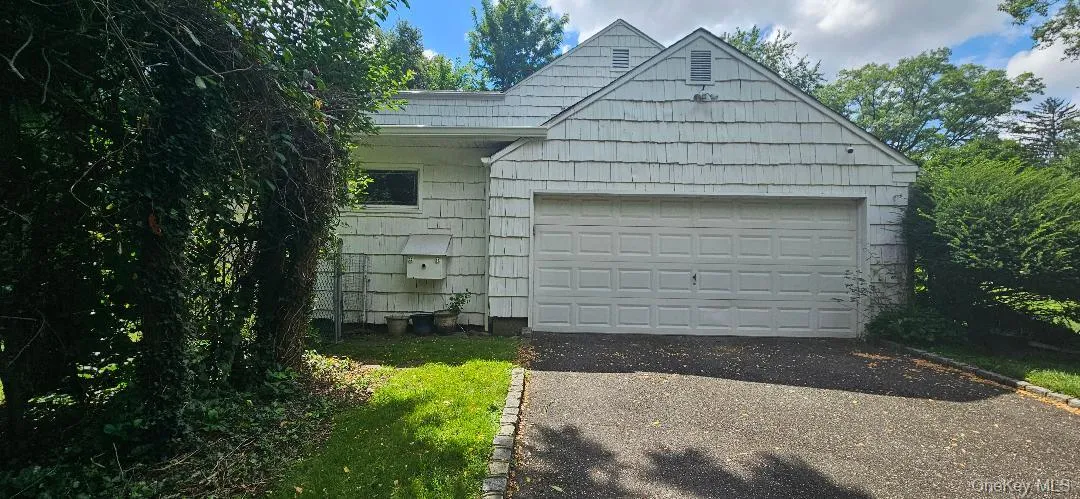 10 Meadow Woods Road, North Hempstead, NY, 4 Bedrooms Bedrooms, 10 Rooms Rooms,2 BathroomsBathrooms,Residential,For Rent,Meadow Woods,0,1034325 10 Meadow Woods Road, North Hempstead, NY, 4 Bedrooms Bedrooms, 10 Rooms Rooms,2 BathroomsBathrooms,Residential,For Rent,Meadow Woods,0,1034325