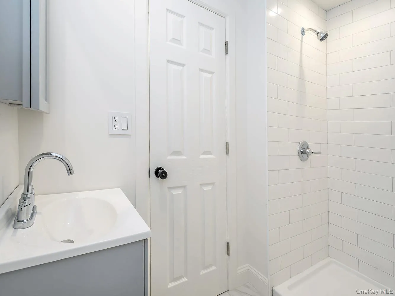3 Rams Hill Road, Oyster Bay, NY, 1 Bedroom Bedrooms, 4 Rooms Rooms,1 BathroomBathrooms,Residential Lease,For Rent,Rams Hill,0,1034329 3 Rams Hill Road, Oyster Bay, NY, 1 Bedroom Bedrooms, 4 Rooms Rooms,1 BathroomBathrooms,Residential Lease,For Rent,Rams Hill,0,1034329