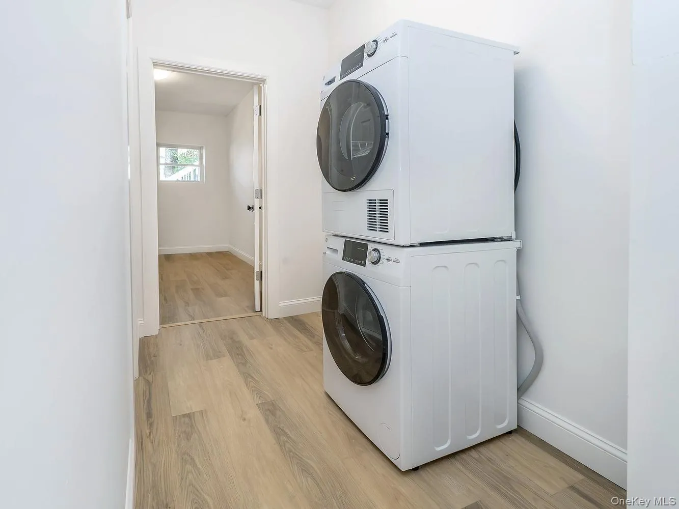 3 Rams Hill Road, Oyster Bay, NY, 1 Bedroom Bedrooms, 4 Rooms Rooms,1 BathroomBathrooms,Residential Lease,For Rent,Rams Hill,0,1034329 3 Rams Hill Road, Oyster Bay, NY, 1 Bedroom Bedrooms, 4 Rooms Rooms,1 BathroomBathrooms,Residential Lease,For Rent,Rams Hill,0,1034329