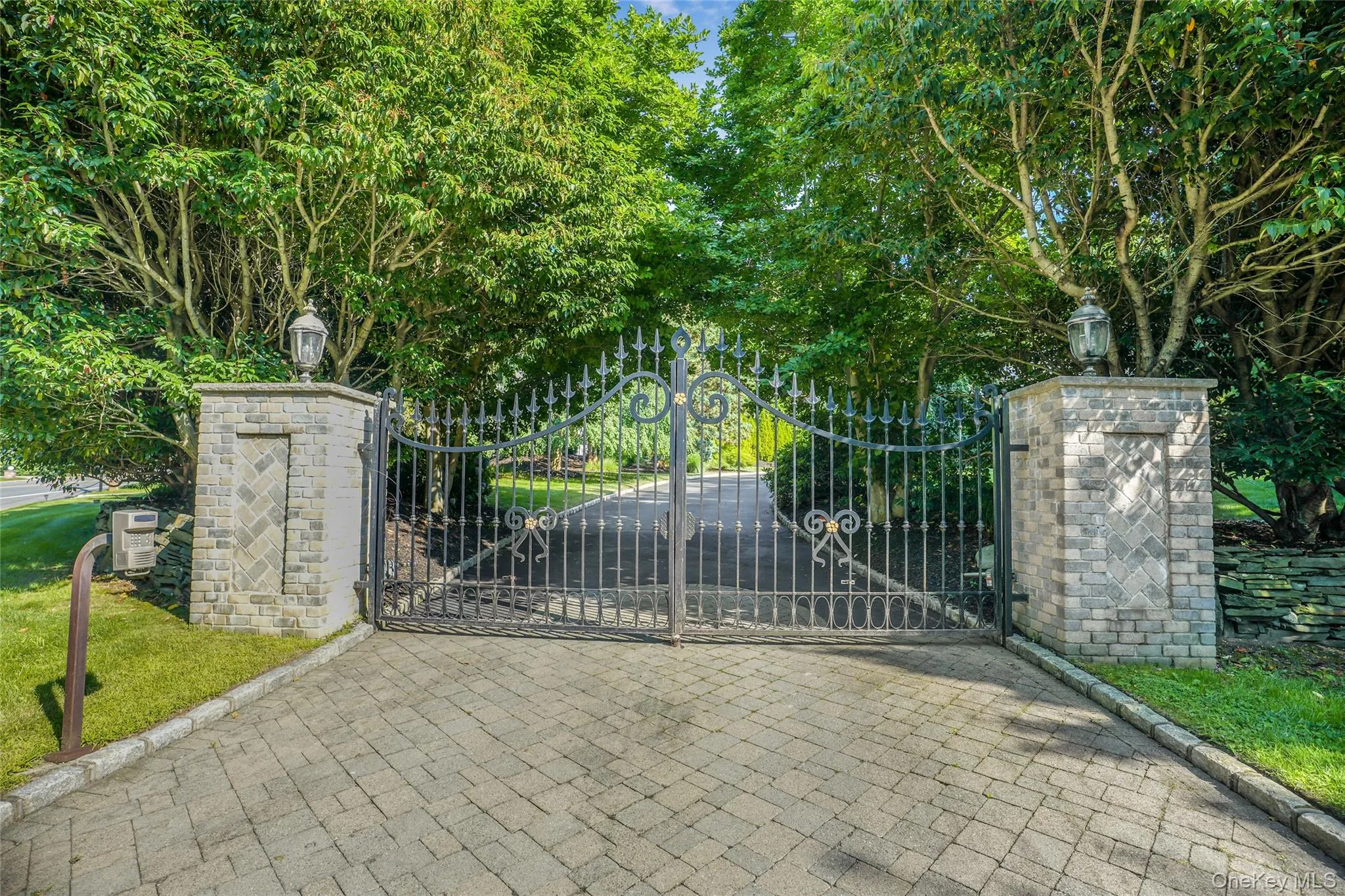 589 Caledonia Road, Huntington, NY, 5 Bedrooms Bedrooms, 10 Rooms Rooms,4 BathroomsBathrooms,Residential,For Rent,Caledonia,0,1034343 589 Caledonia Road, Huntington, NY, 5 Bedrooms Bedrooms, 10 Rooms Rooms,4 BathroomsBathrooms,Residential,For Rent,Caledonia,0,1034343